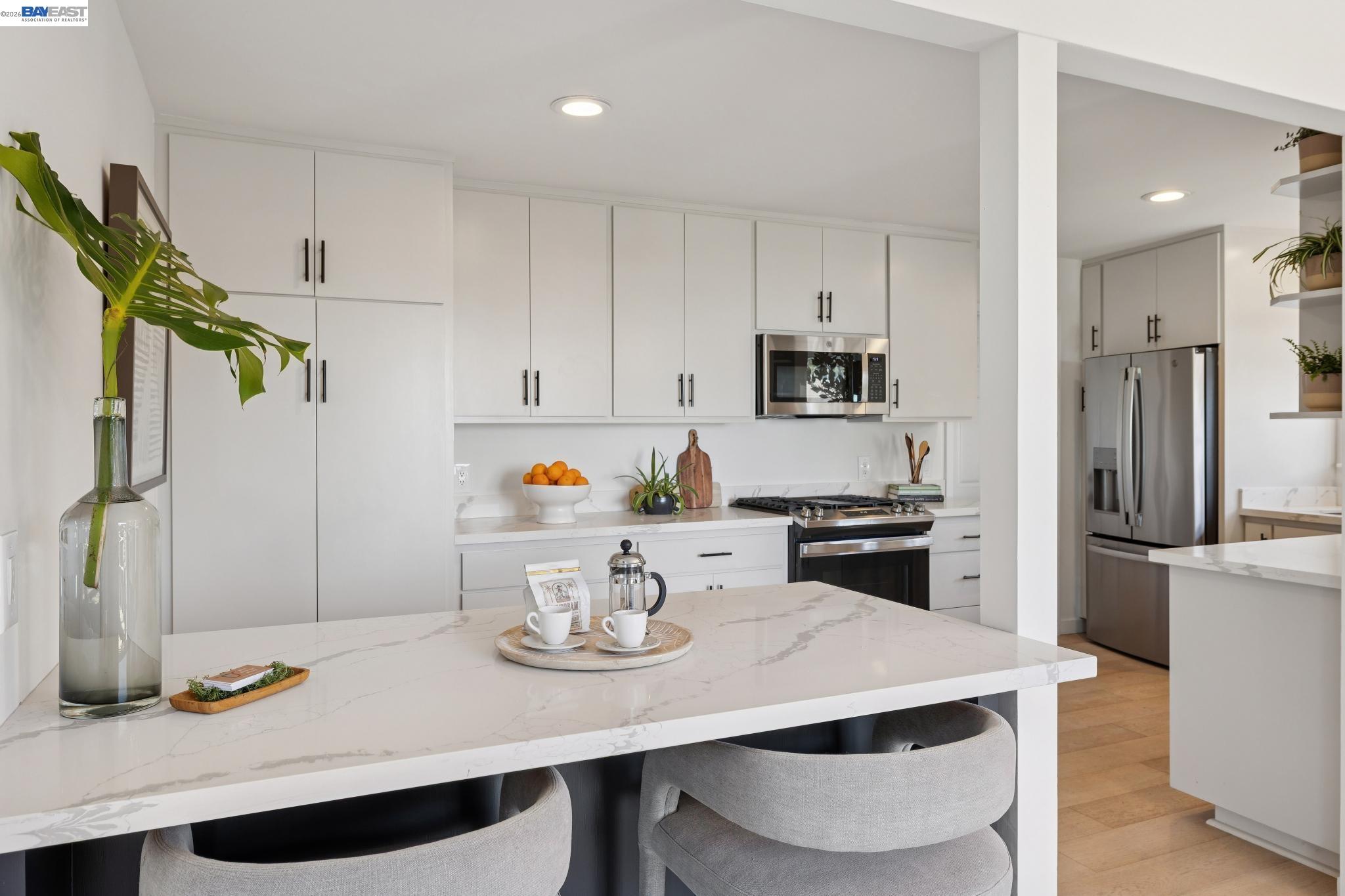 Detail Gallery Image 25 of 60 For 6801 Armour Drive, Oakland,  CA 94611 - 3 Beds | 4 Baths