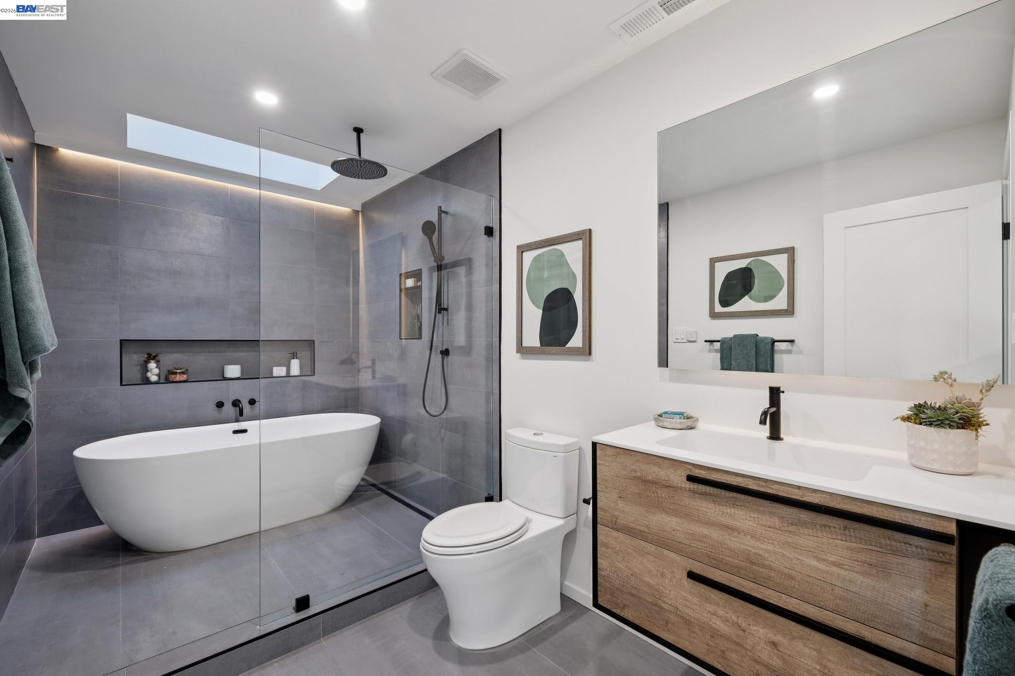 Detail Gallery Image 33 of 60 For 6801 Armour Drive, Oakland,  CA 94611 - 3 Beds | 4 Baths