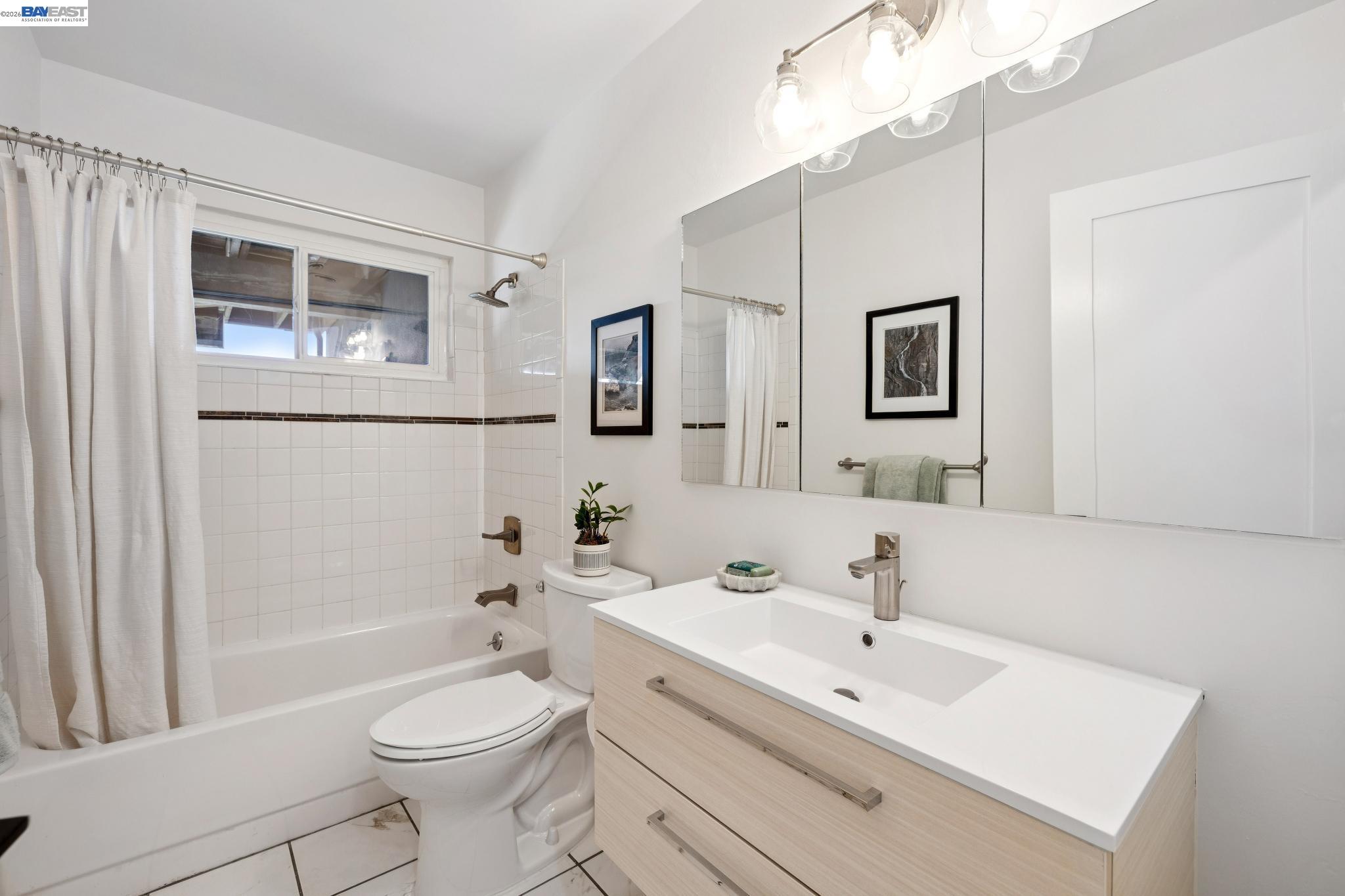 Detail Gallery Image 38 of 60 For 6801 Armour Drive, Oakland,  CA 94611 - 3 Beds | 4 Baths