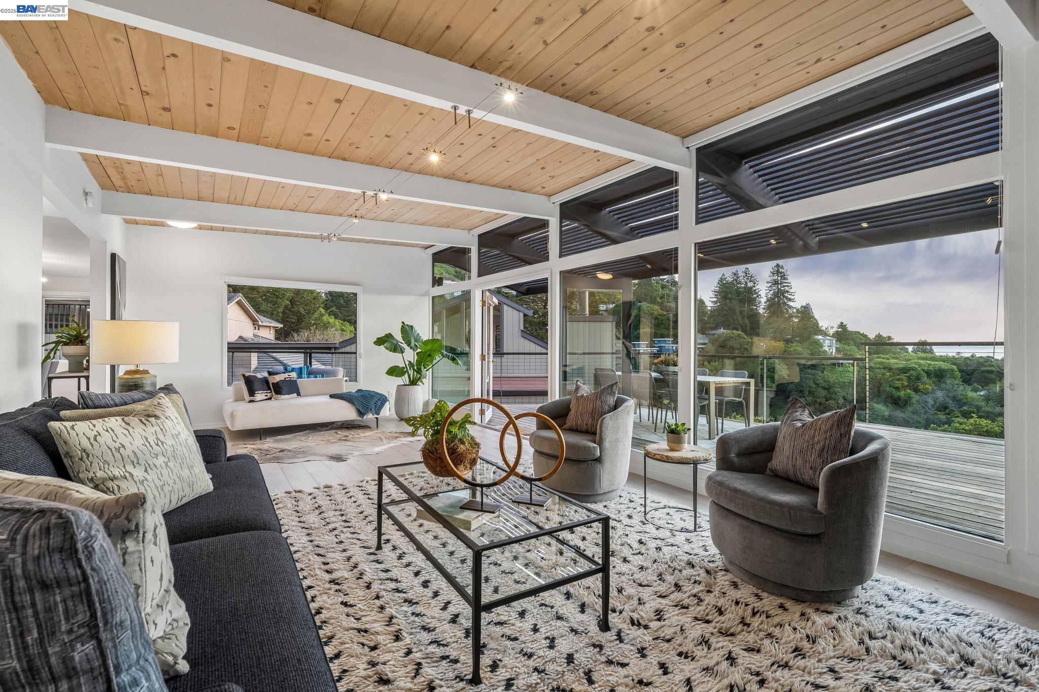 Detail Gallery Image 8 of 60 For 6801 Armour Drive, Oakland,  CA 94611 - 3 Beds | 4 Baths