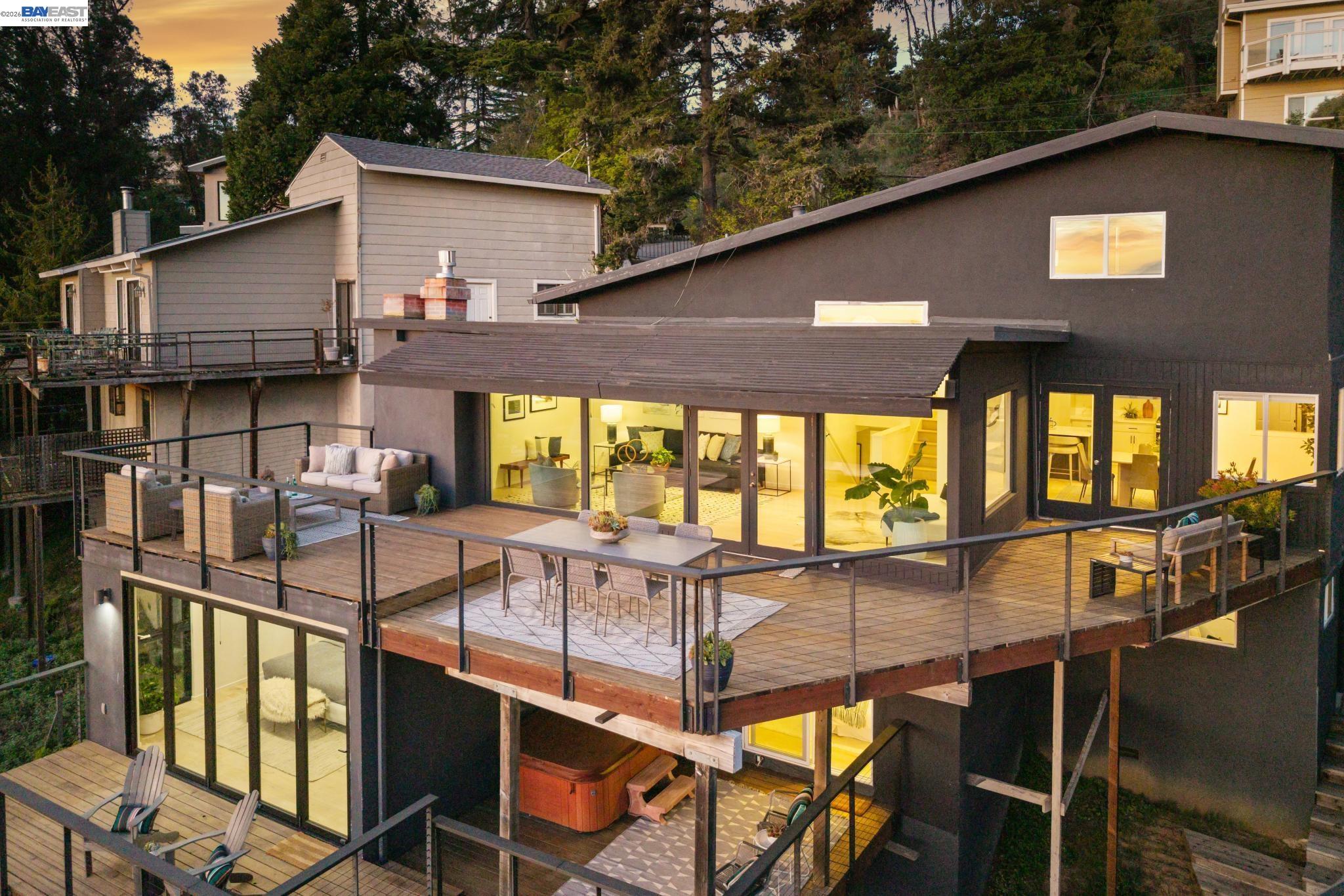 Detail Gallery Image 9 of 60 For 6801 Armour Drive, Oakland,  CA 94611 - 3 Beds | 4 Baths