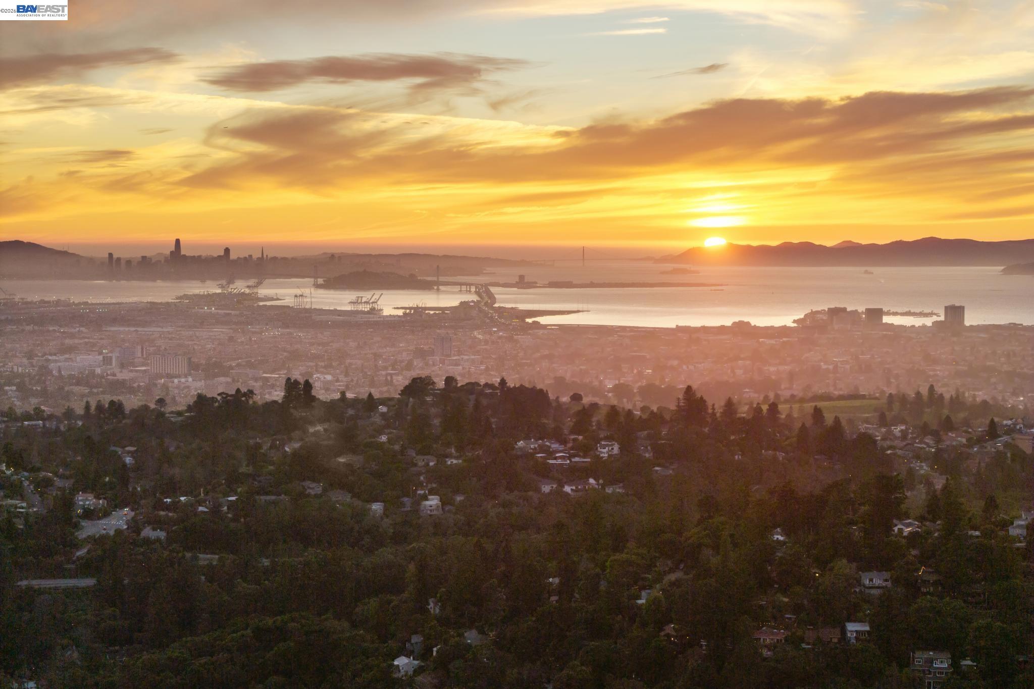 Detail Gallery Image 10 of 60 For 6801 Armour Drive, Oakland,  CA 94611 - 3 Beds | 4 Baths