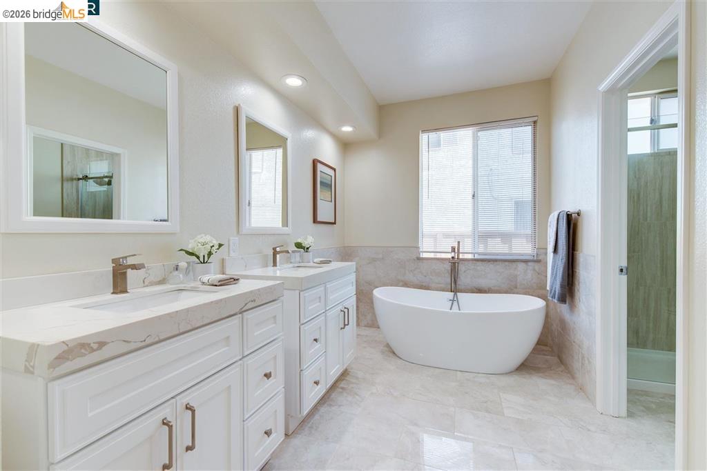 Detail Gallery Image 13 of 19 For 2436 Pismo Court, Discovery Bay,  CA 94505 - 3 Beds | 2 Baths