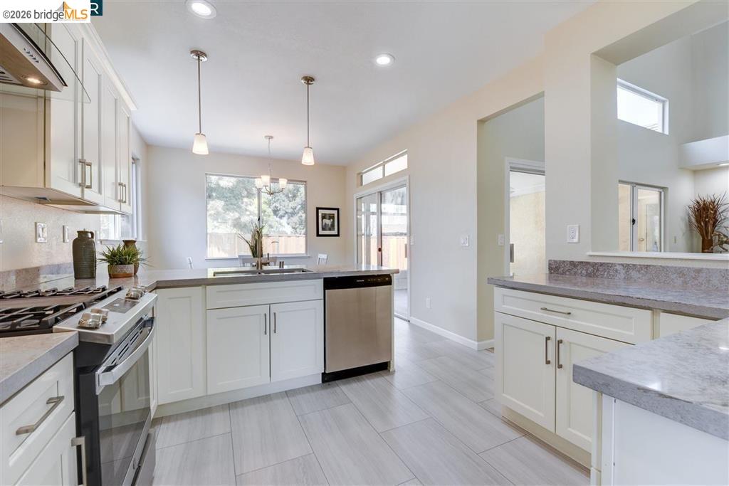 Detail Gallery Image 7 of 19 For 2436 Pismo Court, Discovery Bay,  CA 94505 - 3 Beds | 2 Baths