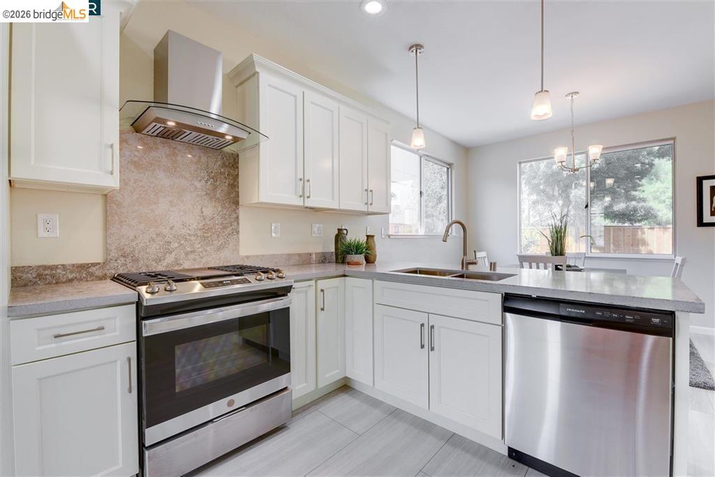 Detail Gallery Image 9 of 19 For 2436 Pismo Court, Discovery Bay,  CA 94505 - 3 Beds | 2 Baths