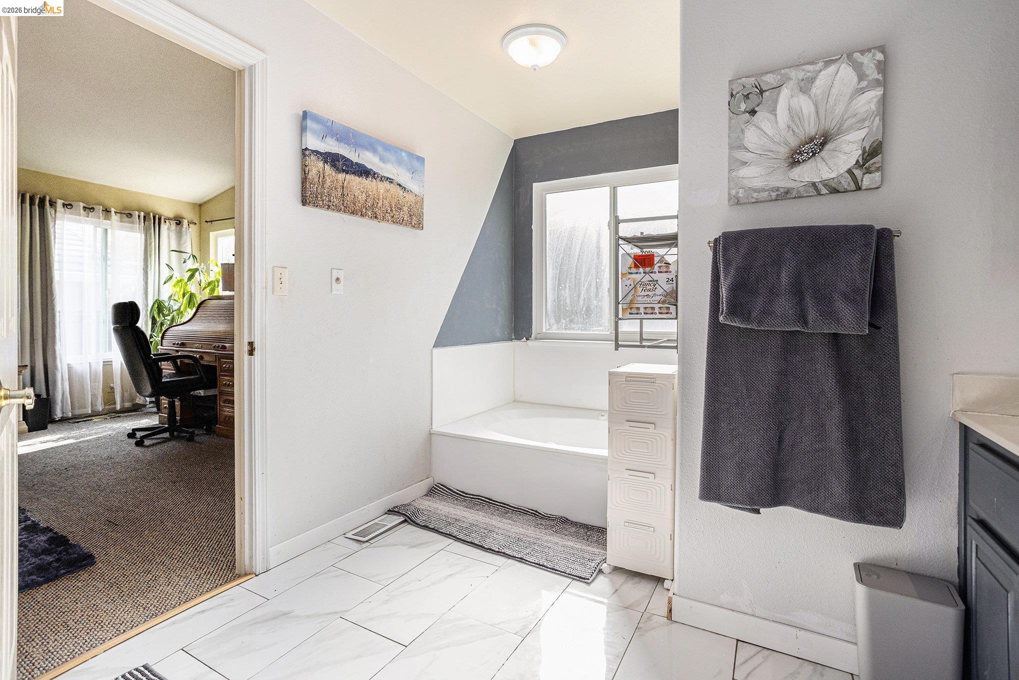 Detail Gallery Image 11 of 22 For 5490 Lenora Rd, Richmond,  CA 94803 - 4 Beds | 3 Baths