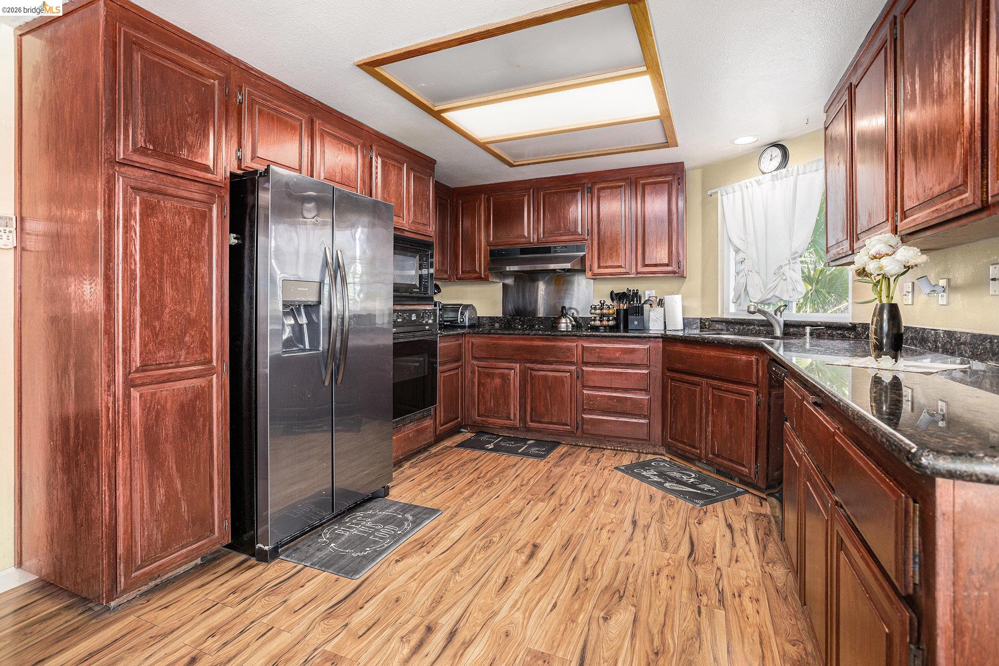 Detail Gallery Image 8 of 22 For 5490 Lenora Rd, Richmond,  CA 94803 - 4 Beds | 3 Baths