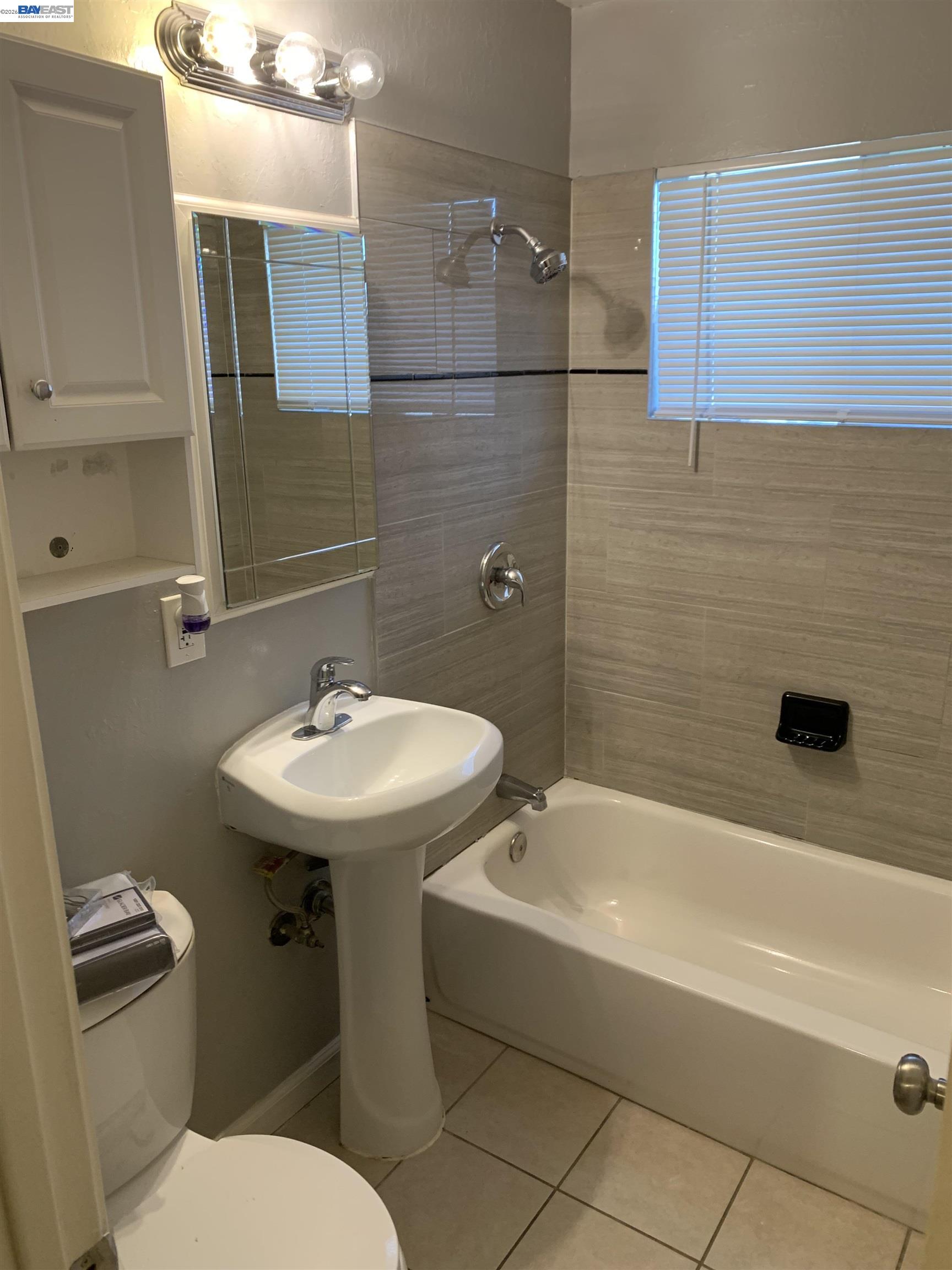 Detail Gallery Image 15 of 26 For 26730 Tyrrell Ave., Hayward,  CA 94544 - 4 Beds | 2 Baths