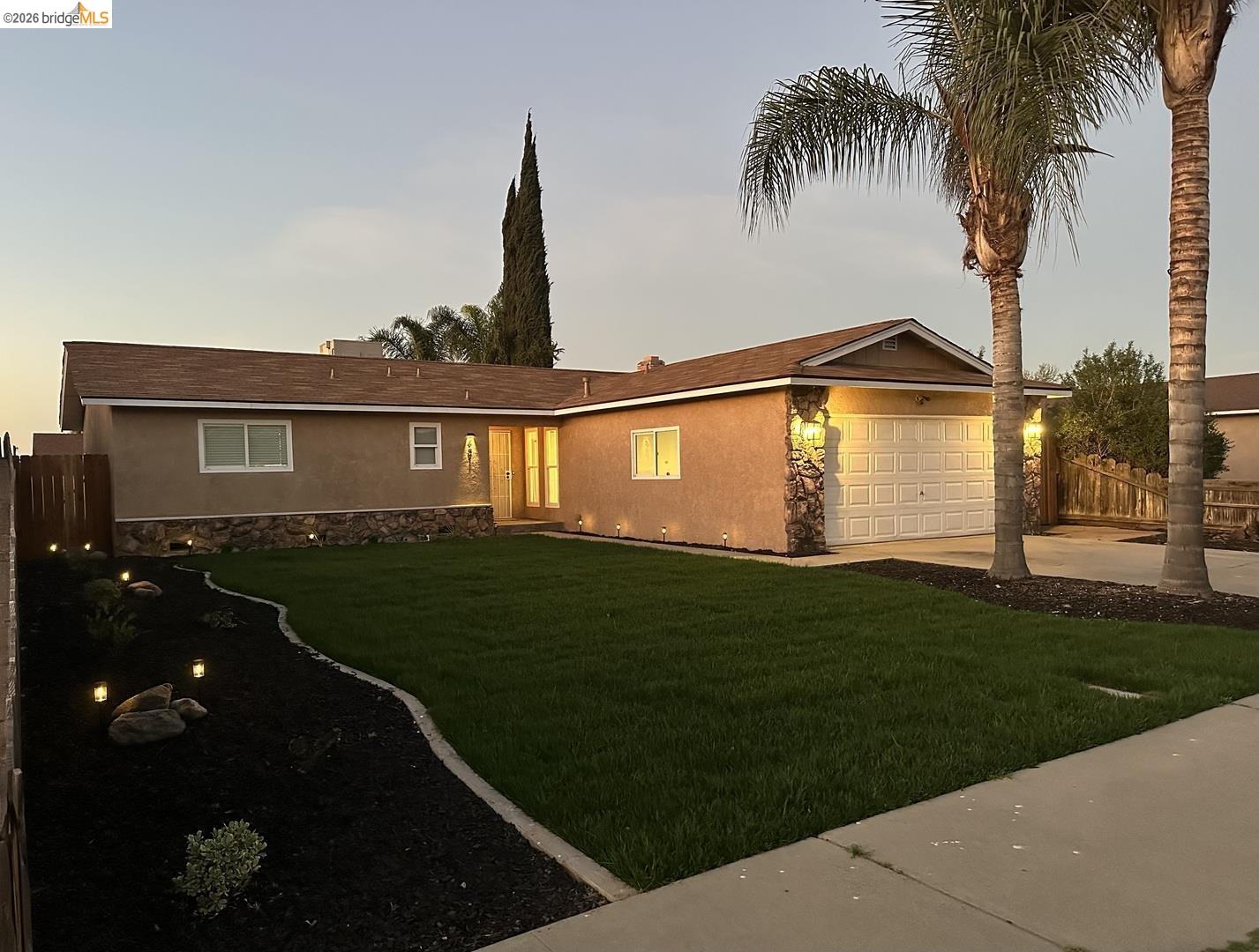 Detail Gallery Image 2 of 27 For 431 Montana Ave, Turlock,  CA 95380 - 3 Beds | 2 Baths