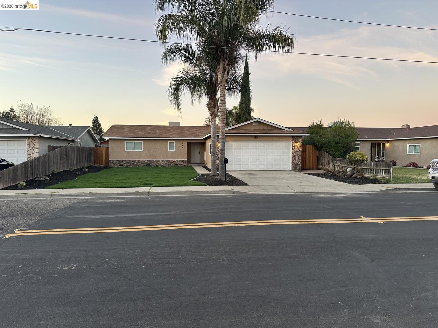 Detail Gallery Image 3 of 27 For 431 Montana Ave, Turlock,  CA 95380 - 3 Beds | 2 Baths