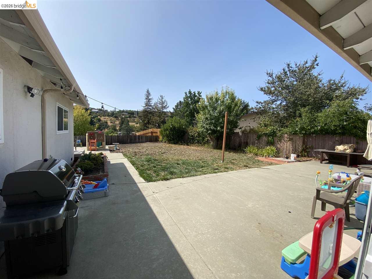 Detail Gallery Image 13 of 16 For 235 Donegal Way, Martinez,  CA 94553 - 3 Beds | 2 Baths