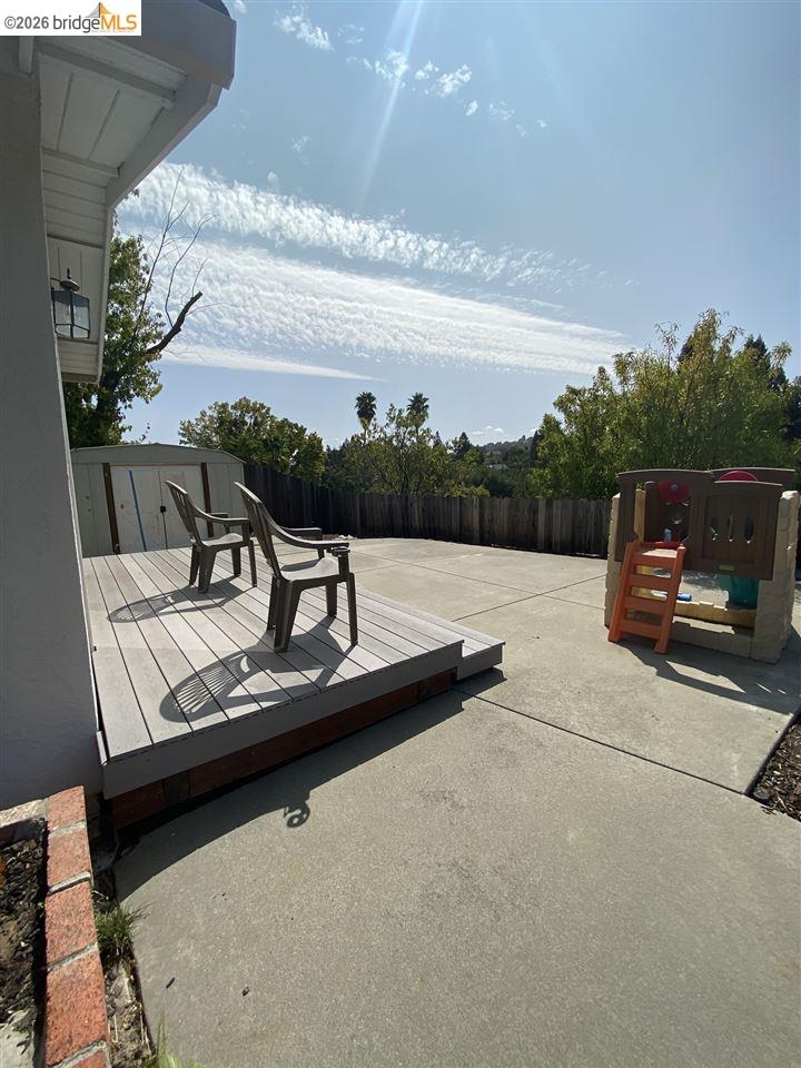 Detail Gallery Image 15 of 16 For 235 Donegal Way, Martinez,  CA 94553 - 3 Beds | 2 Baths