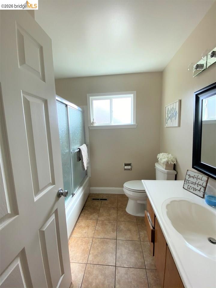 Detail Gallery Image 9 of 16 For 235 Donegal Way, Martinez,  CA 94553 - 3 Beds | 2 Baths