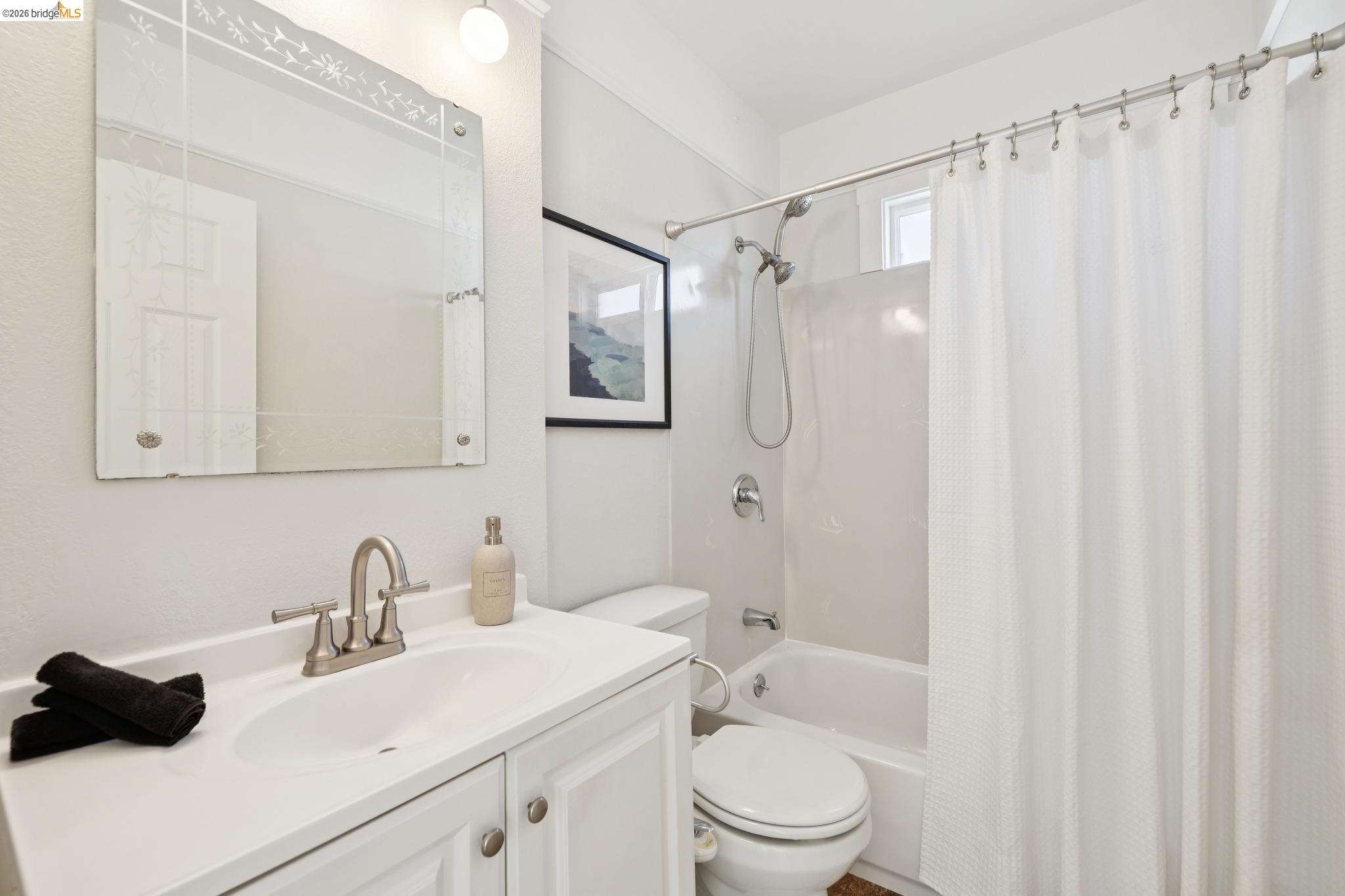 Detail Gallery Image 14 of 60 For 2161 48th Ave, Oakland,  CA 94601 - 2 Beds | 2/1 Baths