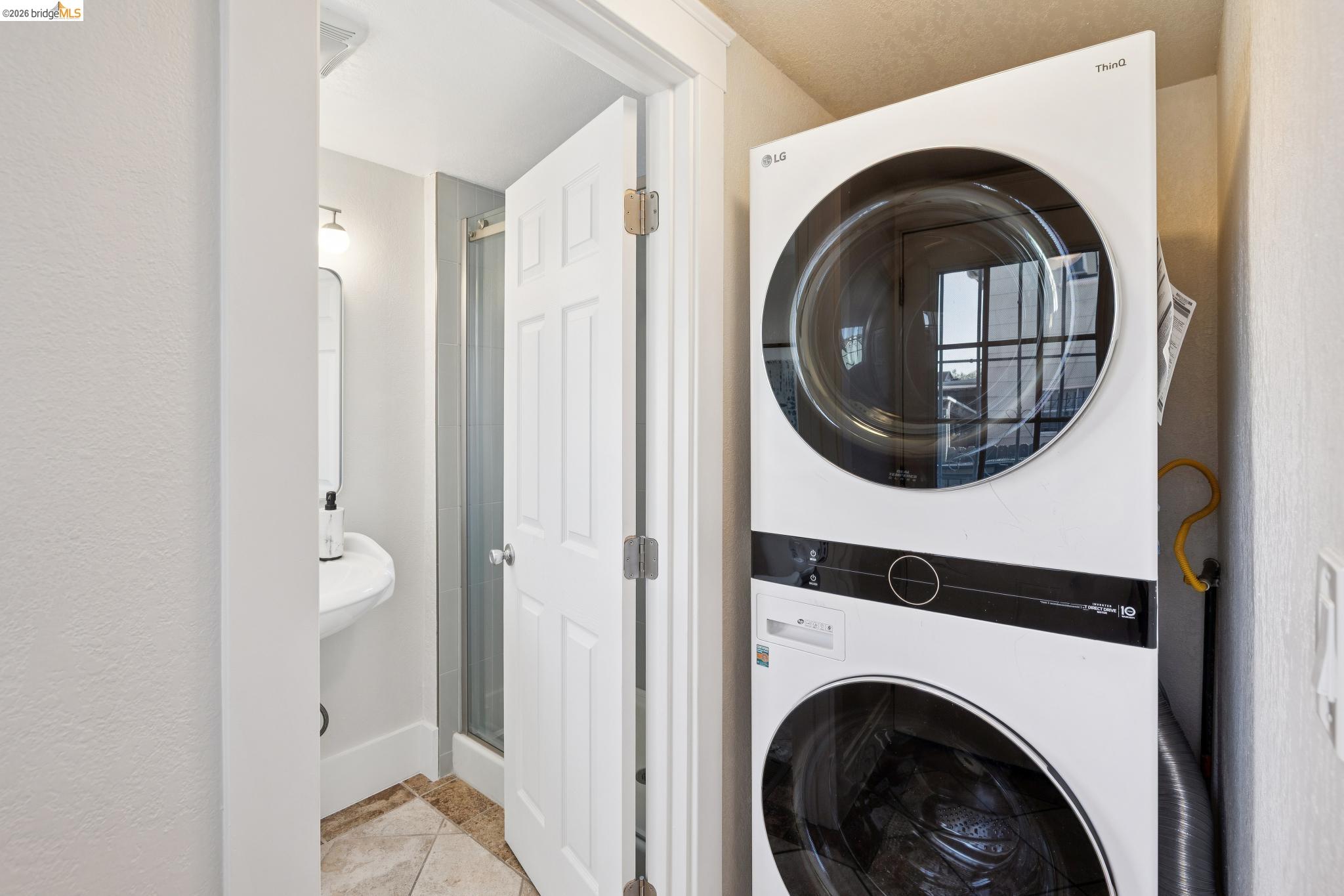 Detail Gallery Image 20 of 60 For 2161 48th Ave, Oakland,  CA 94601 - 2 Beds | 2/1 Baths