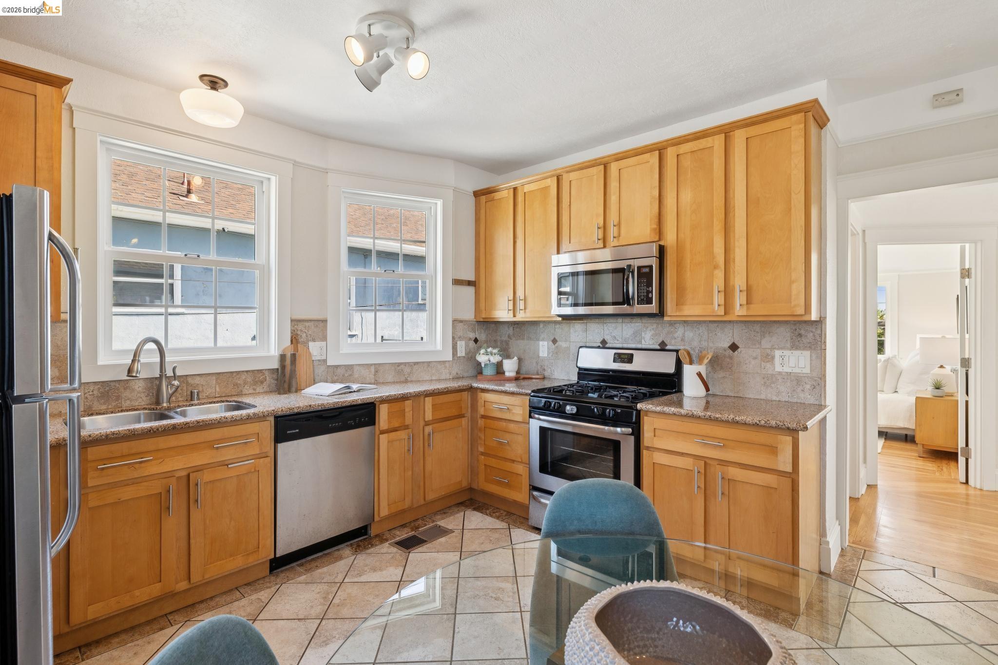 Detail Gallery Image 3 of 60 For 2161 48th Ave, Oakland,  CA 94601 - 2 Beds | 2/1 Baths