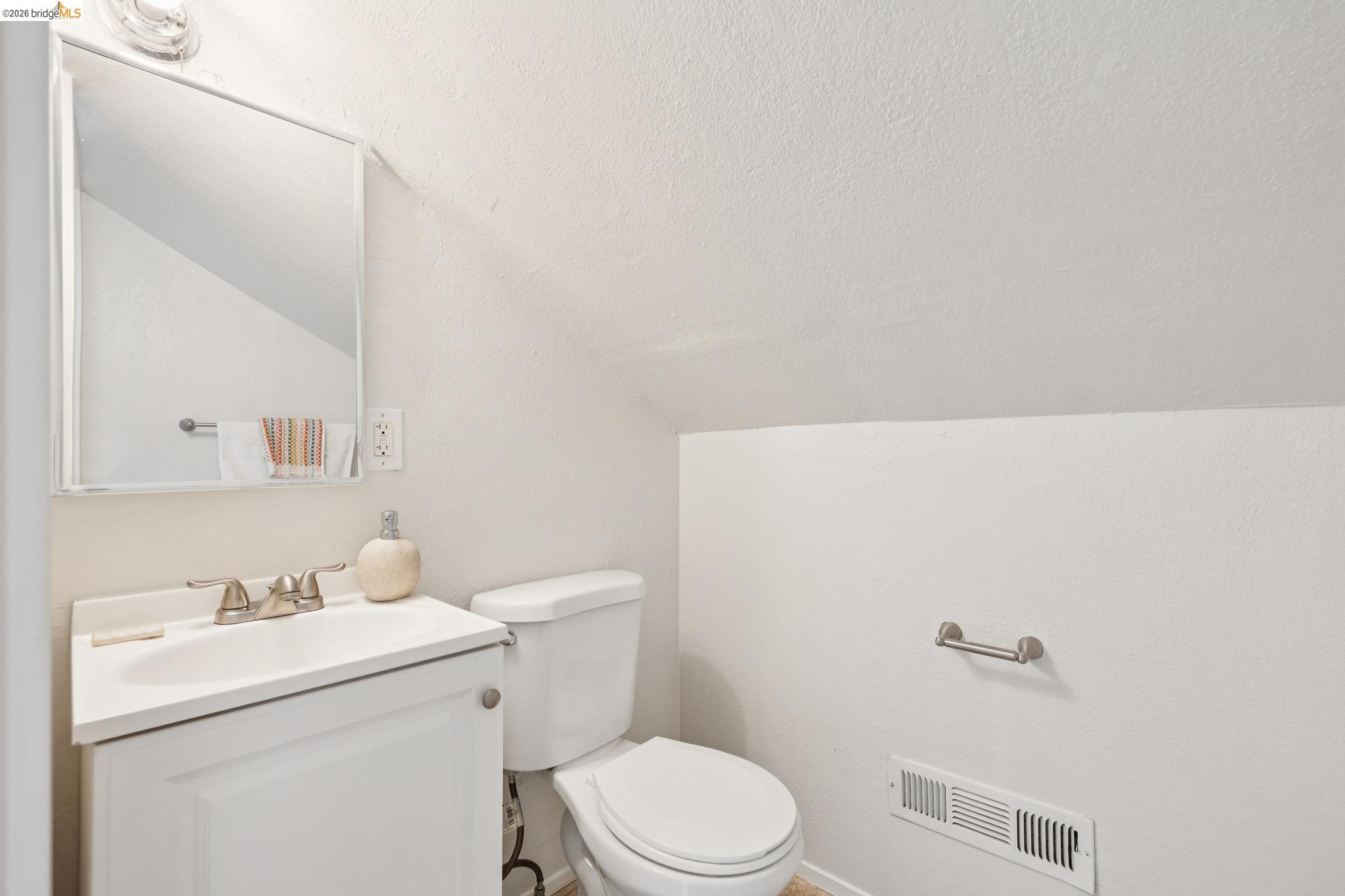 Detail Gallery Image 26 of 60 For 2161 48th Ave, Oakland,  CA 94601 - 2 Beds | 2/1 Baths