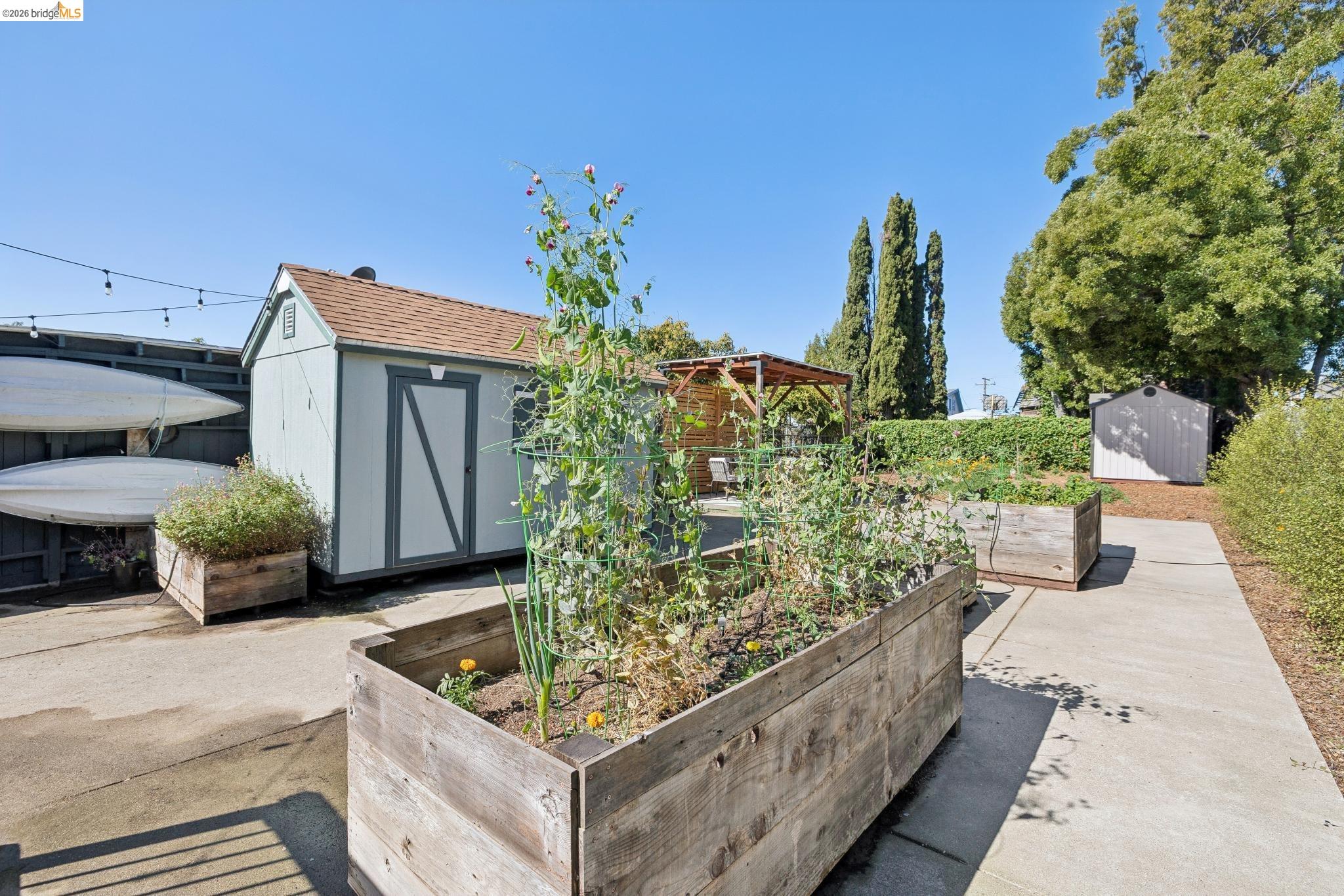 Detail Gallery Image 36 of 60 For 2161 48th Ave, Oakland,  CA 94601 - 2 Beds | 2/1 Baths