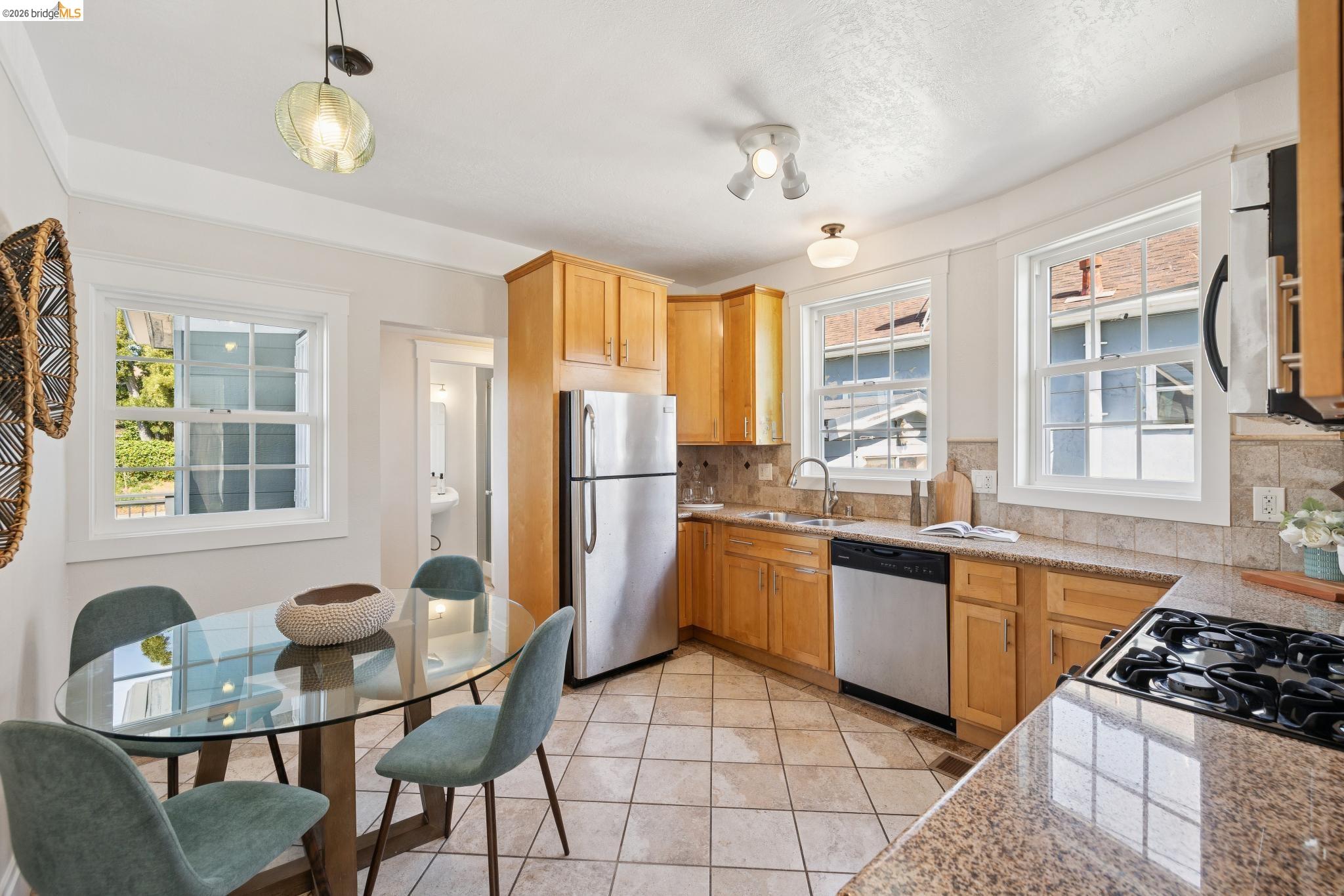 Detail Gallery Image 9 of 60 For 2161 48th Ave, Oakland,  CA 94601 - 2 Beds | 2/1 Baths