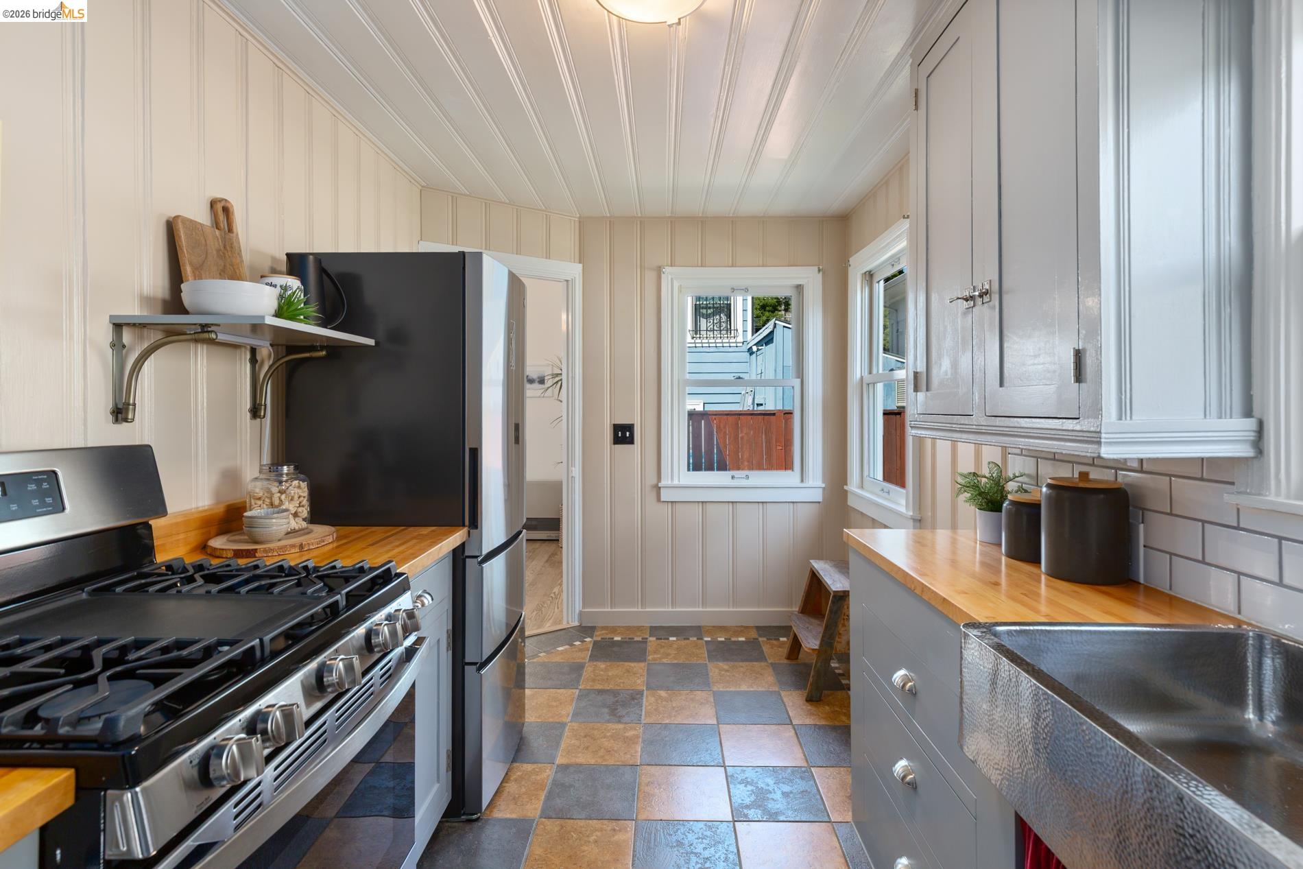 Detail Gallery Image 11 of 38 For 812 E 19th St, Oakland,  CA 94606 - 1 Beds | 1 Baths