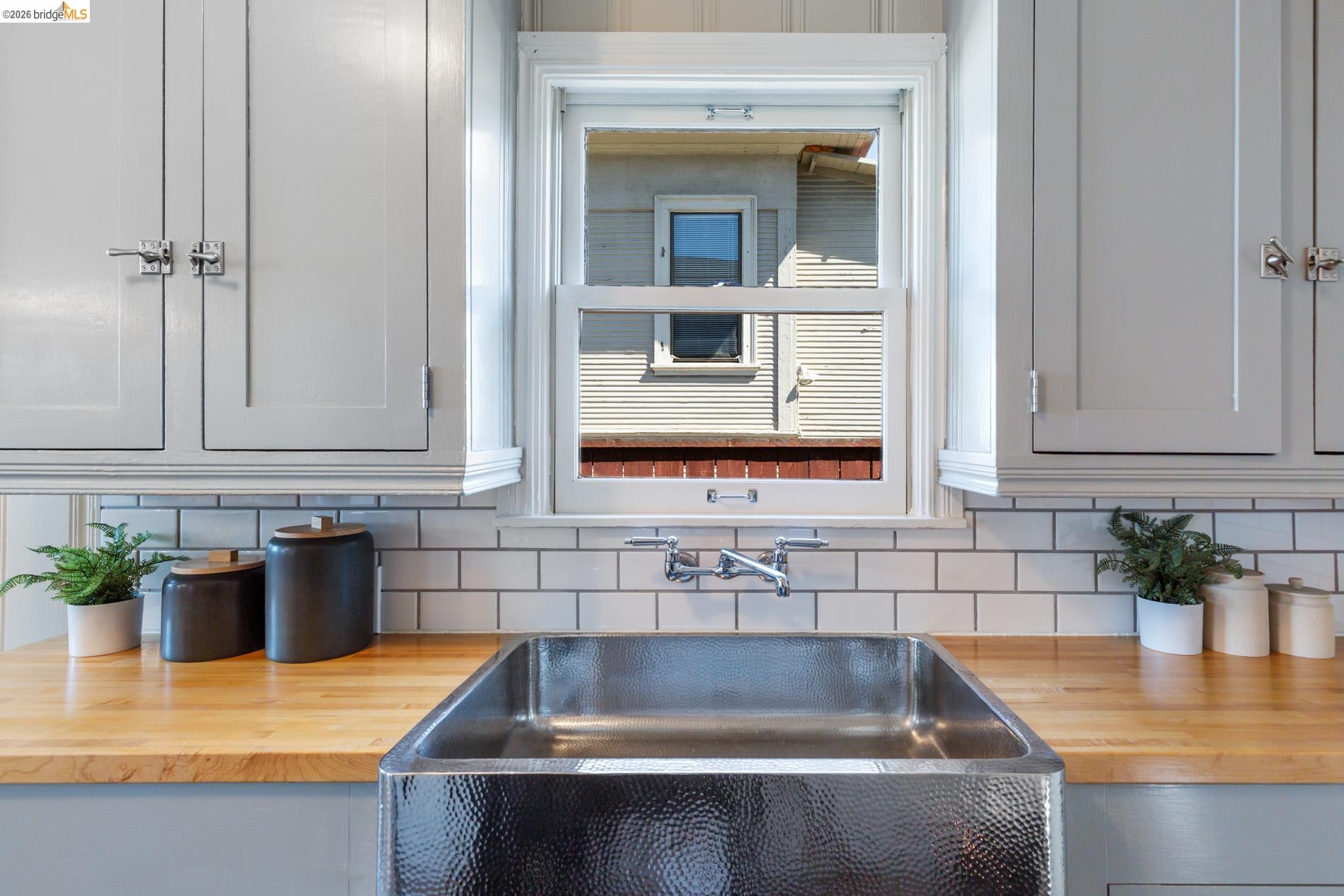 Detail Gallery Image 12 of 38 For 812 E 19th St, Oakland,  CA 94606 - 1 Beds | 1 Baths