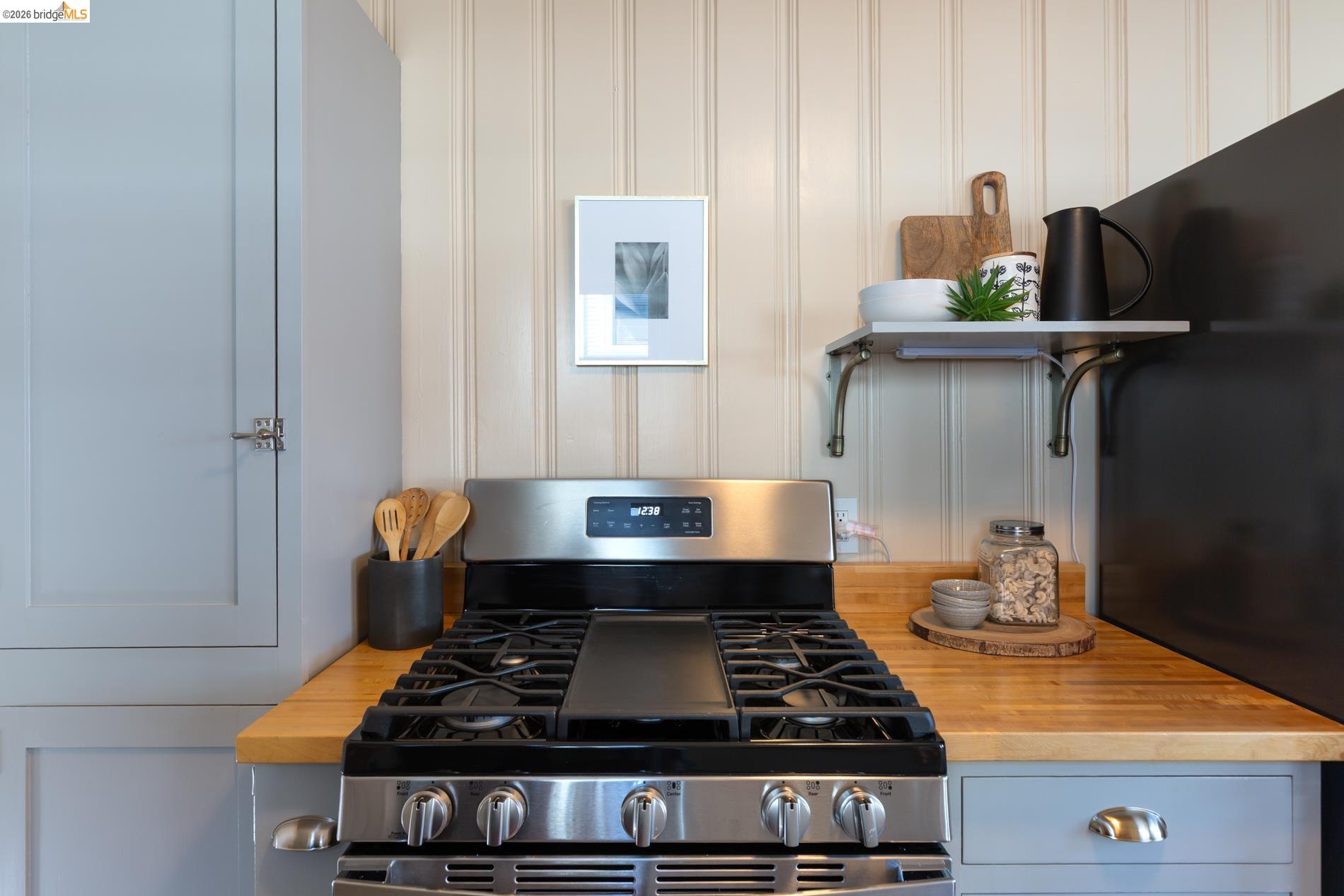 Detail Gallery Image 13 of 38 For 812 E 19th St, Oakland,  CA 94606 - 1 Beds | 1 Baths