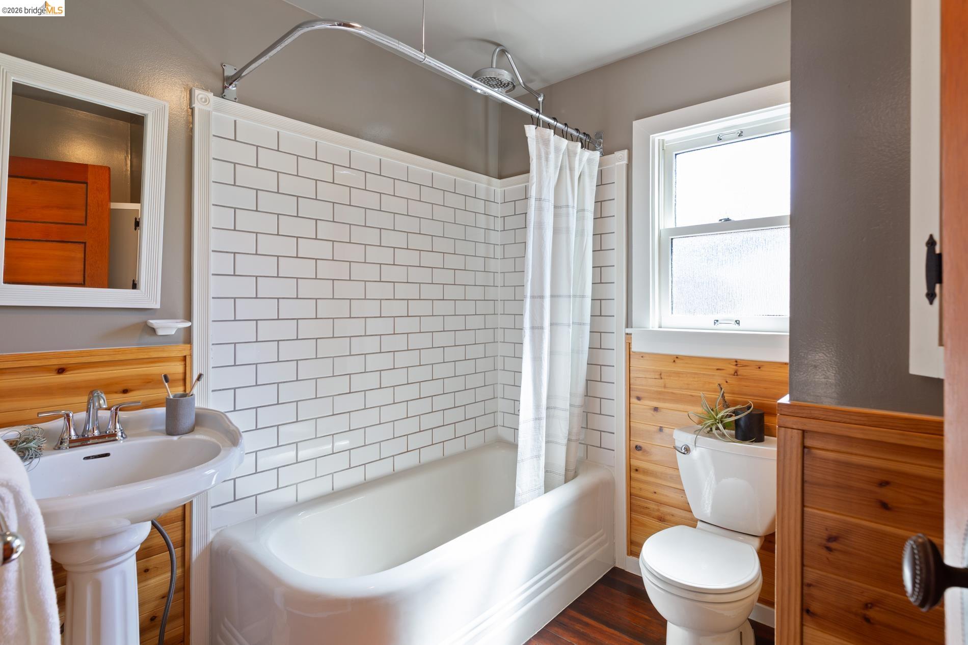 Detail Gallery Image 16 of 38 For 812 E 19th St, Oakland,  CA 94606 - 1 Beds | 1 Baths