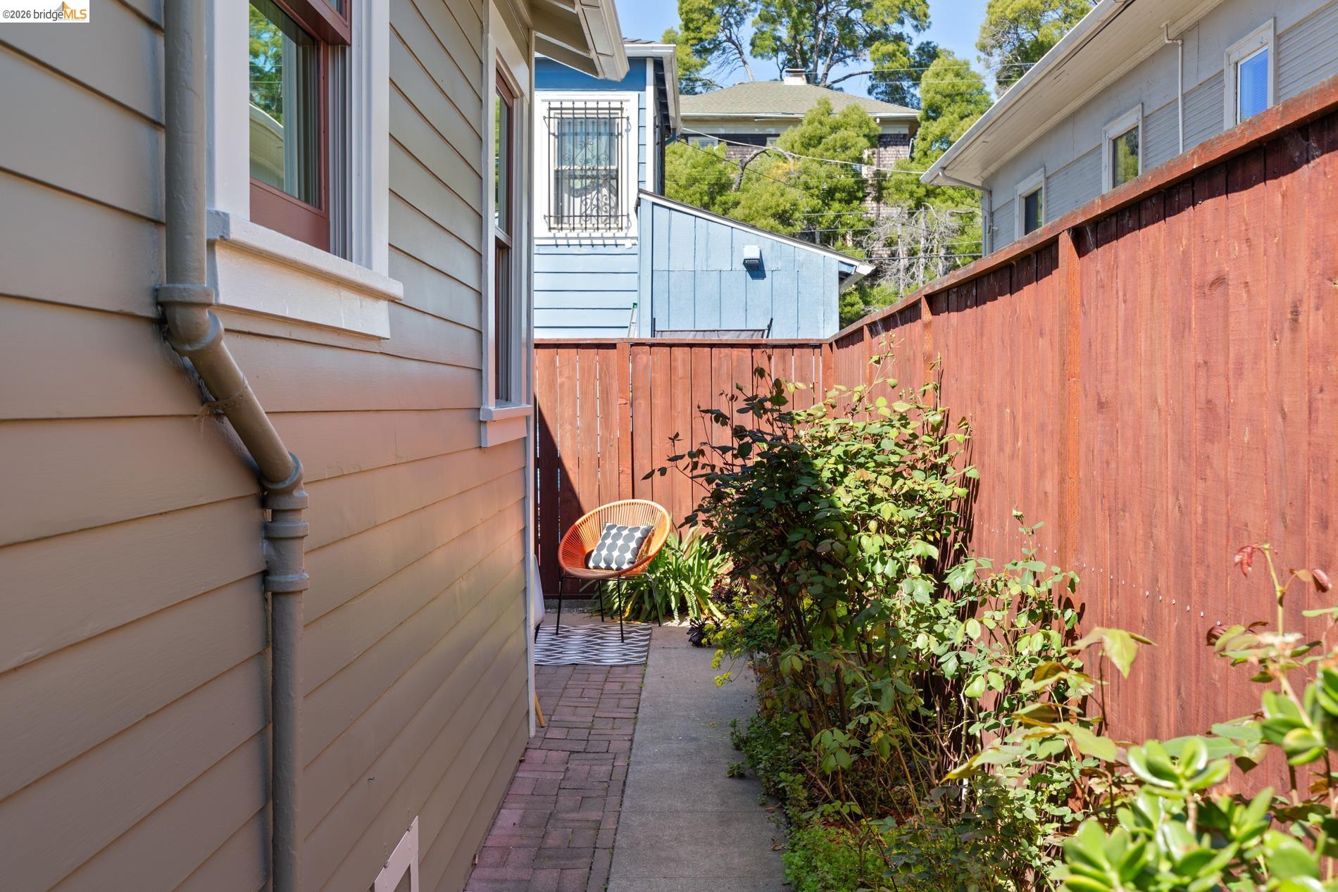 Detail Gallery Image 28 of 38 For 812 E 19th St, Oakland,  CA 94606 - 1 Beds | 1 Baths