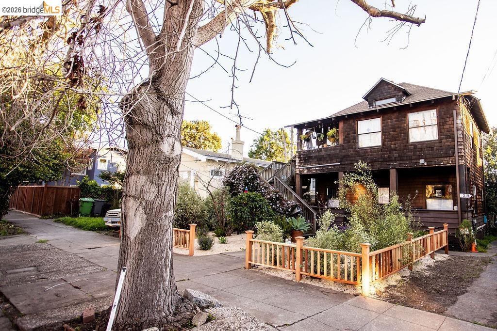 Detail Gallery Image 3 of 47 For 219 John St, Oakland,  CA 94611 - – Beds | – Baths