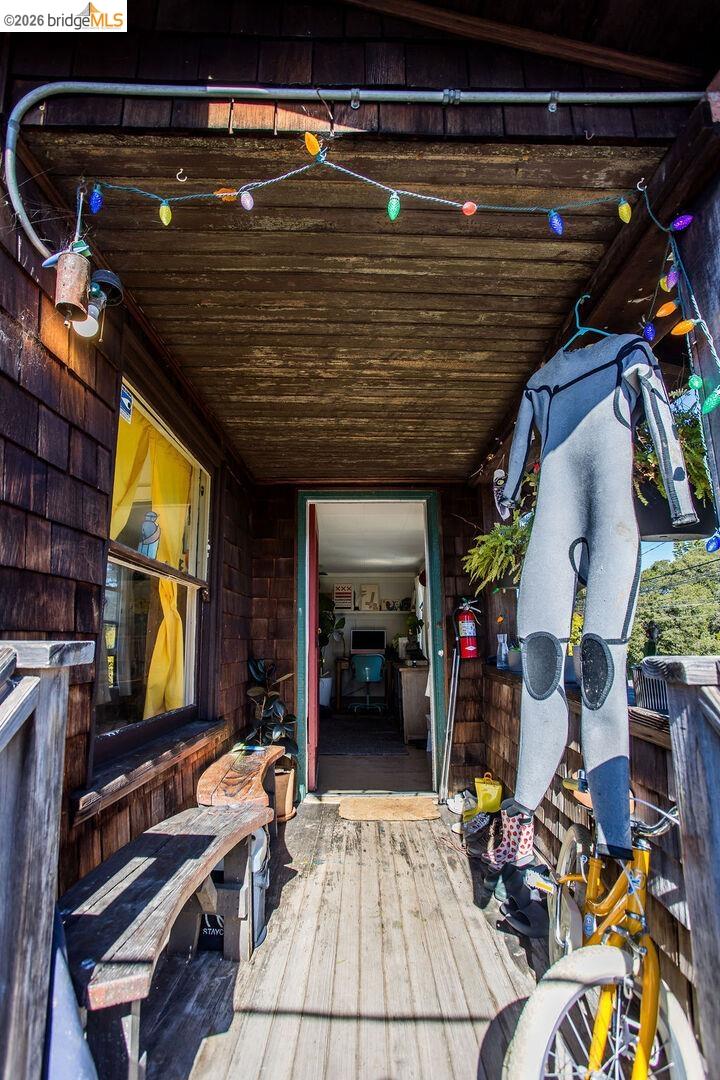 Detail Gallery Image 6 of 47 For 219 John St, Oakland,  CA 94611 - – Beds | – Baths