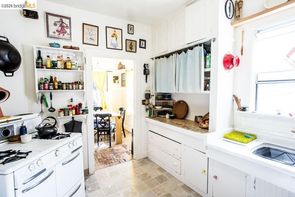 Detail Gallery Image 10 of 47 For 219 John St, Oakland,  CA 94611 - – Beds | – Baths