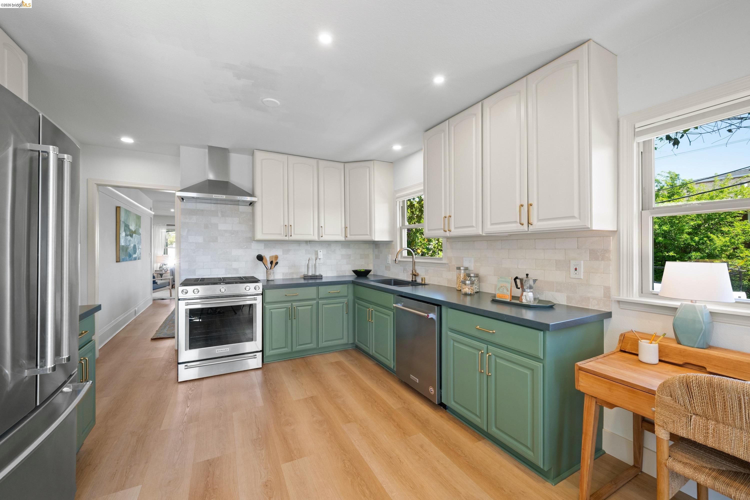 Detail Gallery Image 11 of 25 For 1498 Sonoma Ave, Albany,  CA 94706 - 2 Beds | 2 Baths