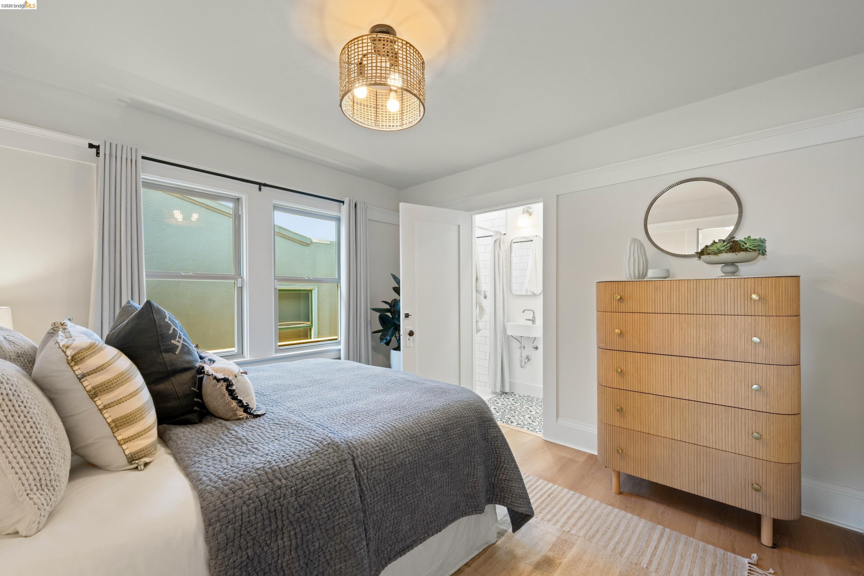 Detail Gallery Image 12 of 25 For 1498 Sonoma Ave, Albany,  CA 94706 - 2 Beds | 2 Baths