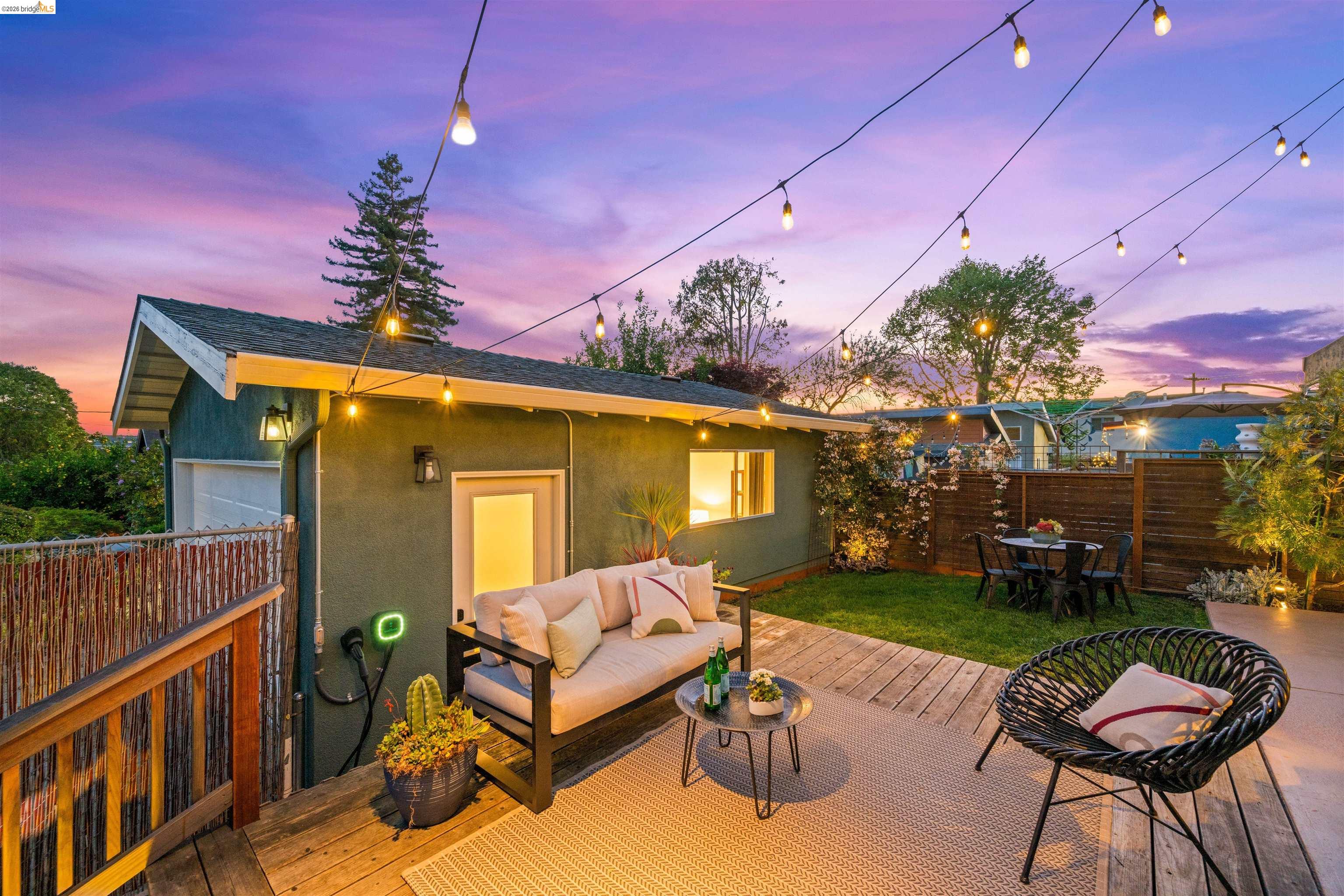 Detail Gallery Image 21 of 25 For 1498 Sonoma Ave, Albany,  CA 94706 - 2 Beds | 2 Baths