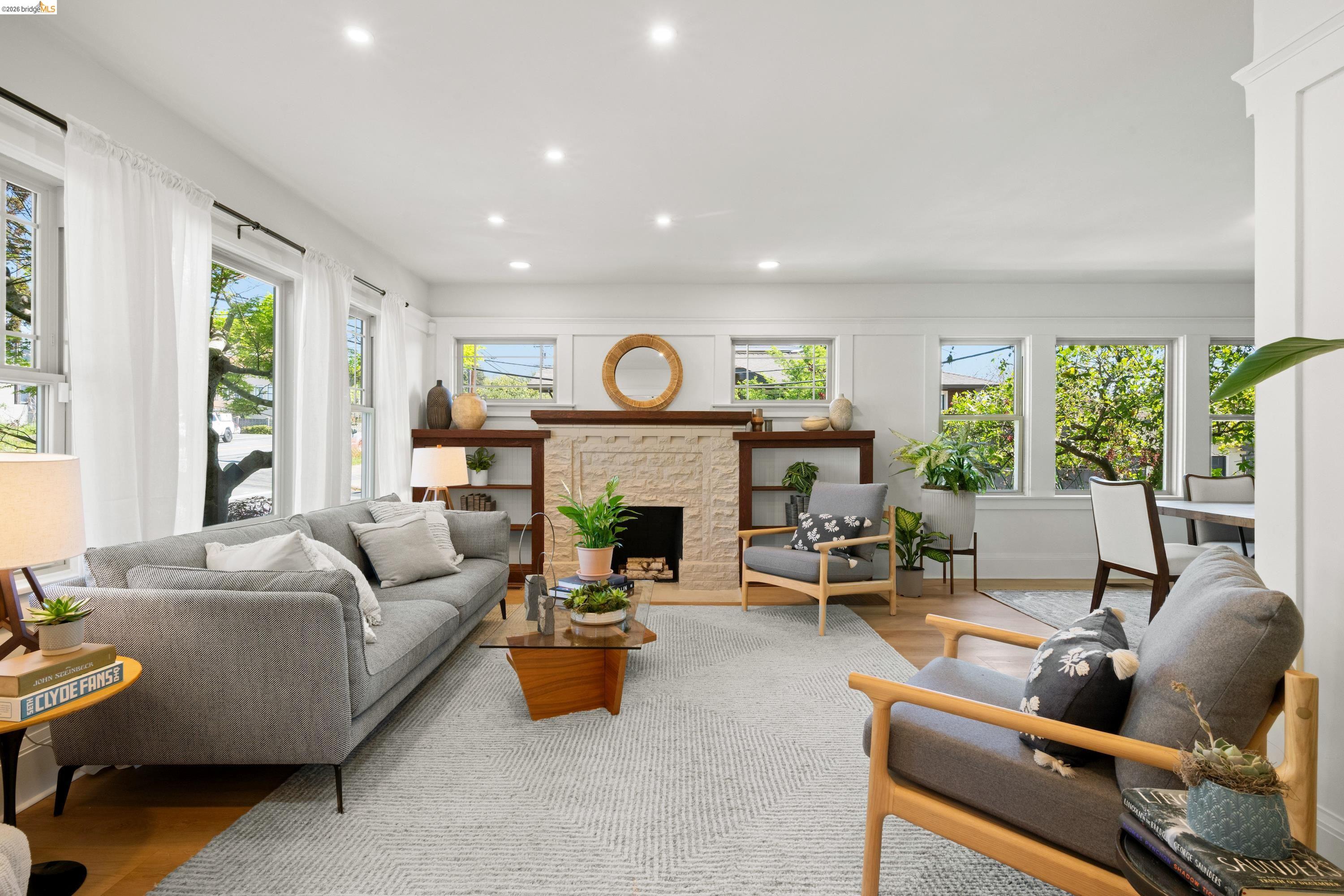 Detail Gallery Image 5 of 25 For 1498 Sonoma Ave, Albany,  CA 94706 - 2 Beds | 2 Baths