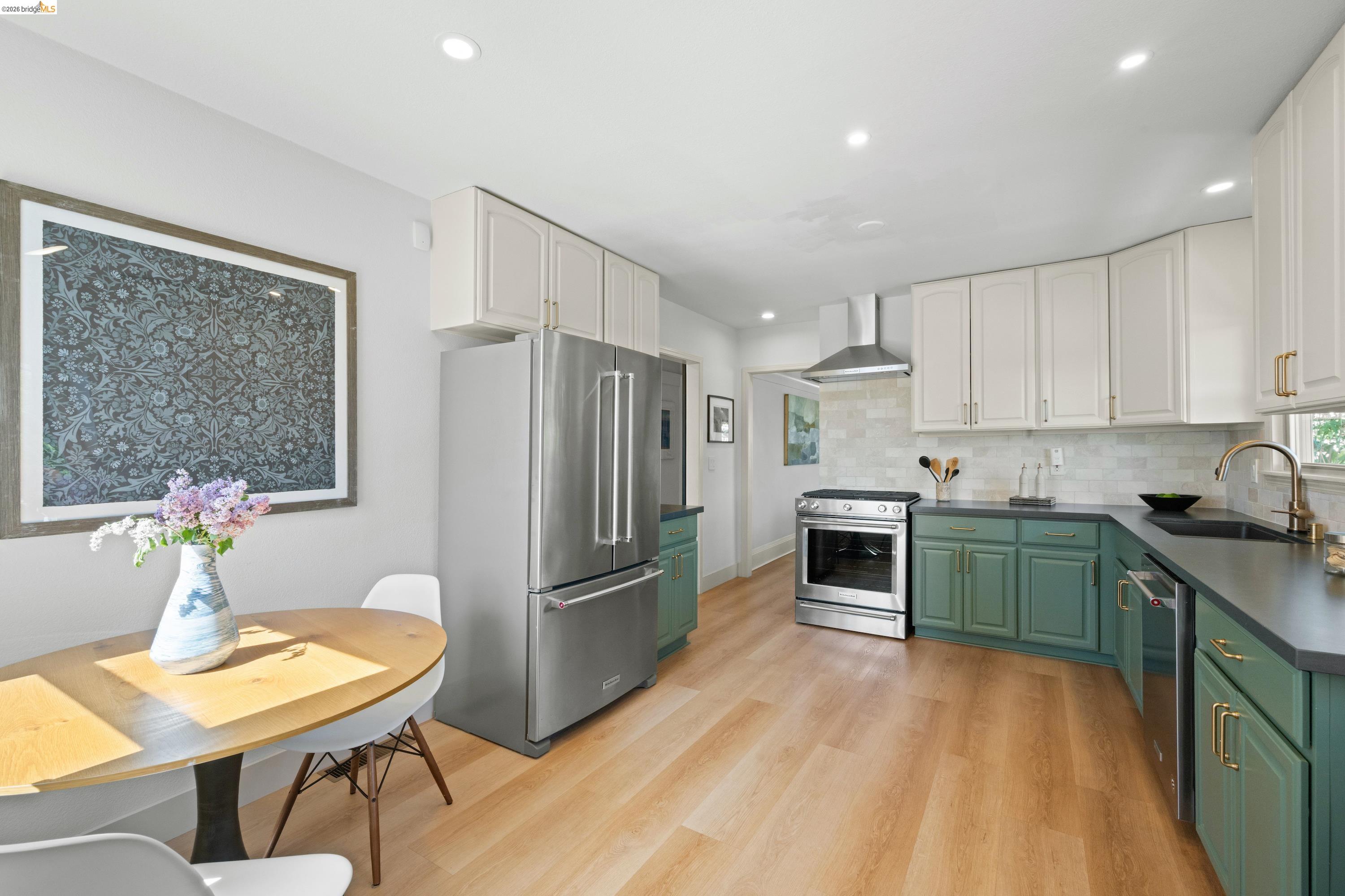 Detail Gallery Image 9 of 25 For 1498 Sonoma Ave, Albany,  CA 94706 - 2 Beds | 2 Baths