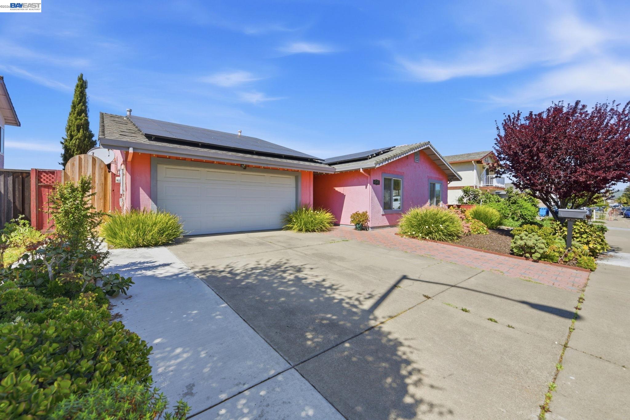 Detail Gallery Image 3 of 44 For 4541 Darcelle Dr, Union City,  CA 94587 - 5 Beds | 3 Baths