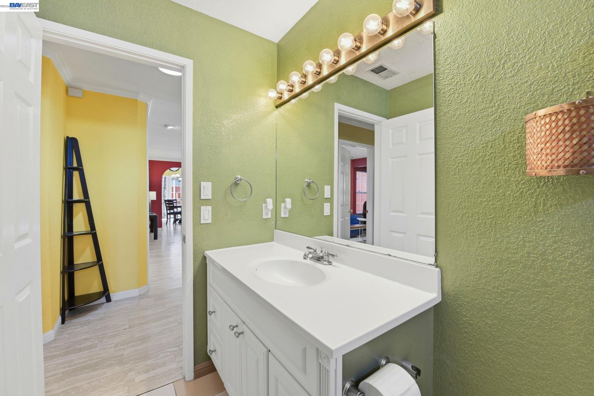 Detail Gallery Image 30 of 44 For 4541 Darcelle Dr, Union City,  CA 94587 - 5 Beds | 3 Baths