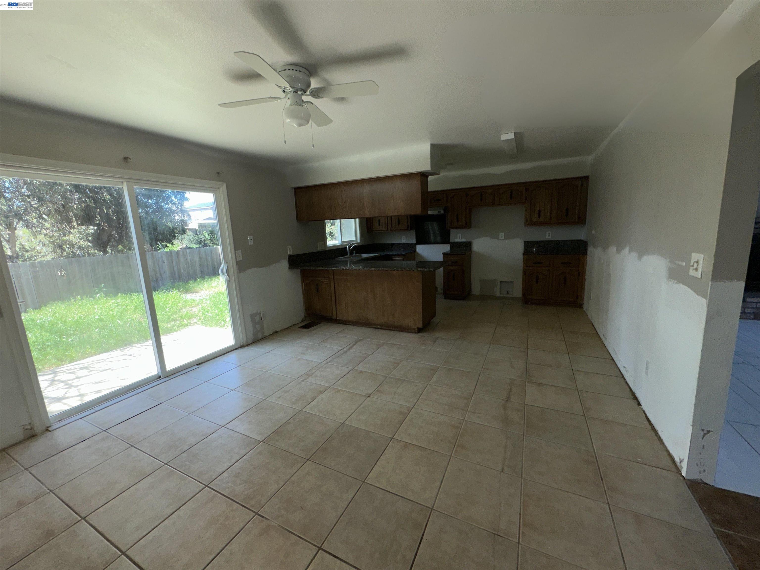 Detail Gallery Image 4 of 6 For 717 Whispering Bay Ln, Suisun City,  CA 94585 - 4 Beds | 2 Baths