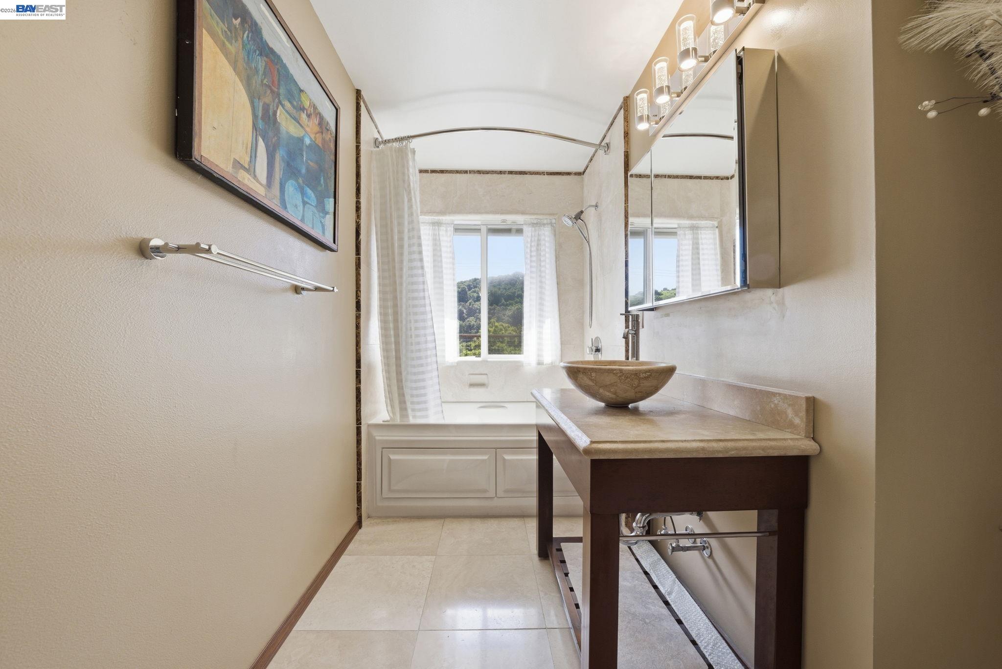 Detail Gallery Image 9 of 32 For 10000 Sigourney Ave, Oakland,  CA 94605 - 3 Beds | 2 Baths