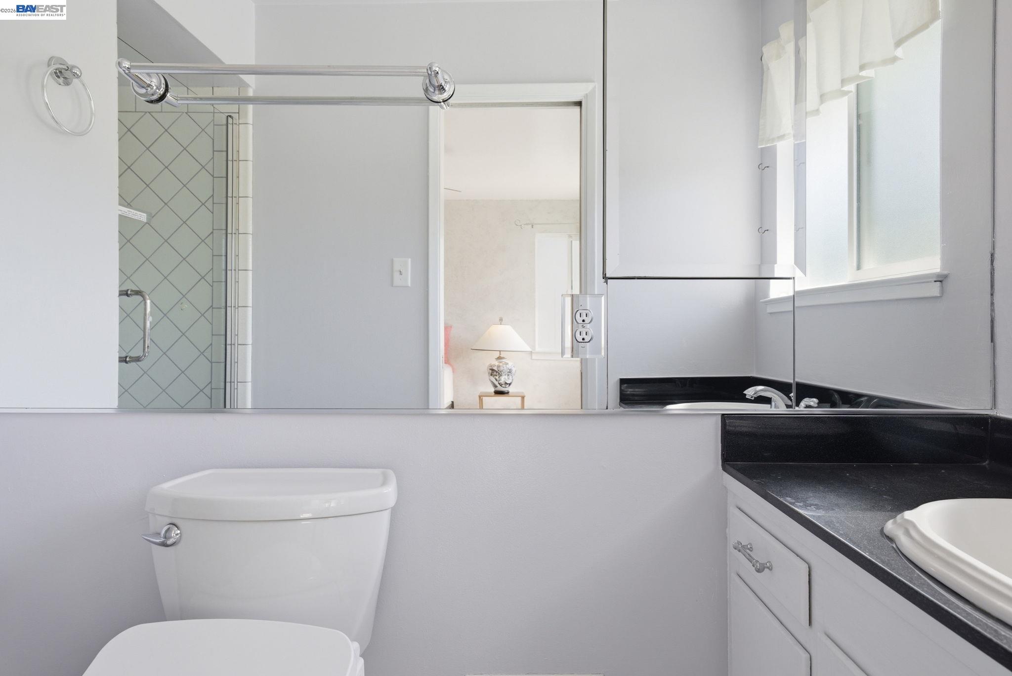 Detail Gallery Image 10 of 32 For 10000 Sigourney Ave, Oakland,  CA 94605 - 3 Beds | 2 Baths