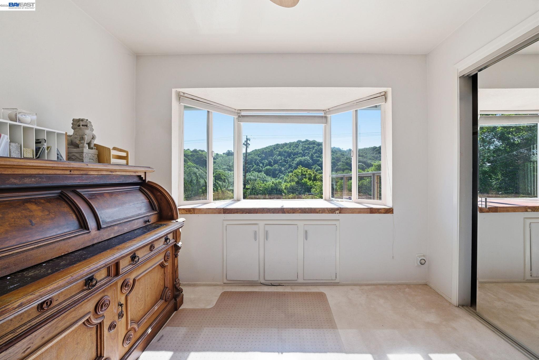 Detail Gallery Image 15 of 32 For 10000 Sigourney Ave, Oakland,  CA 94605 - 3 Beds | 2 Baths