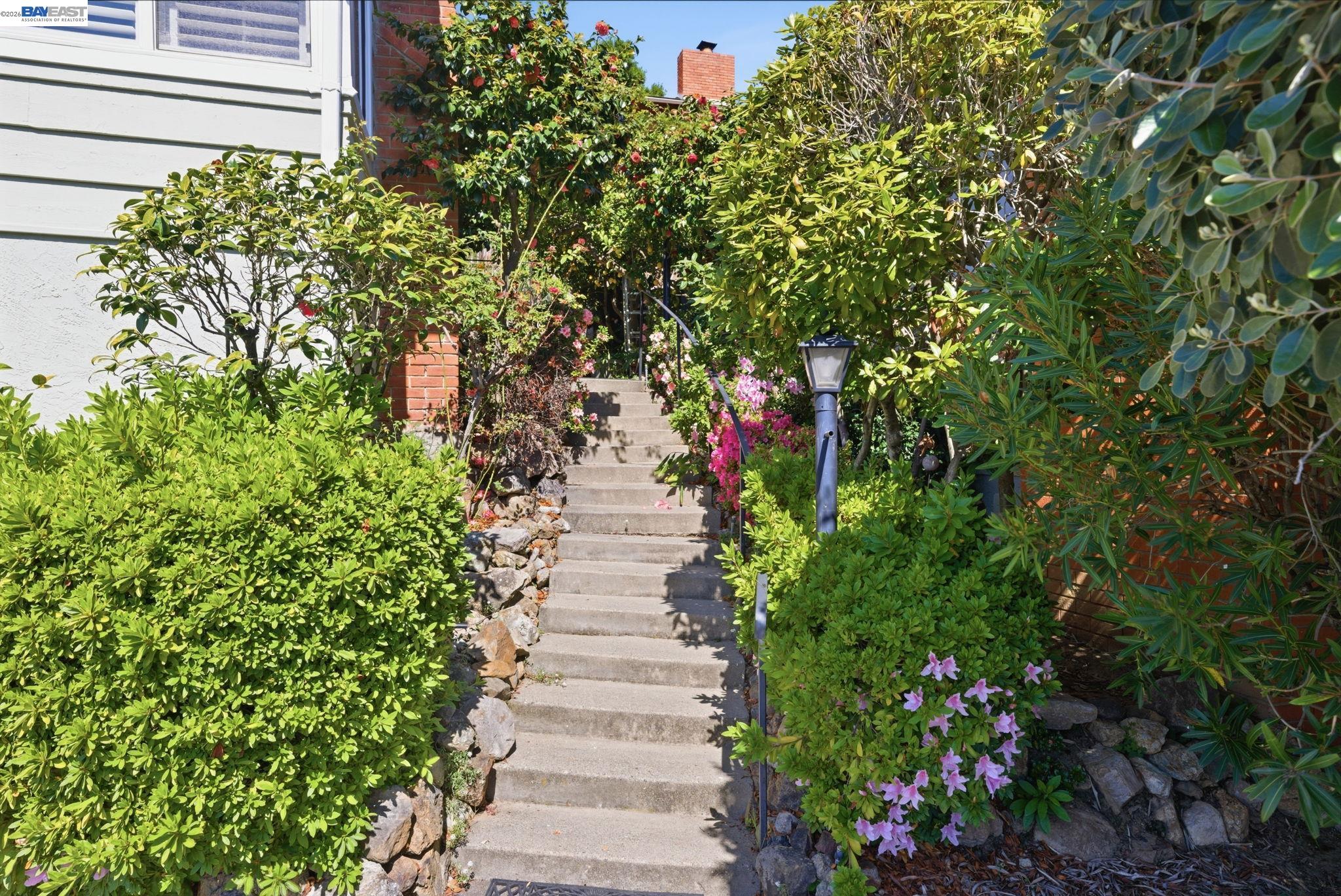 Detail Gallery Image 22 of 32 For 10000 Sigourney Ave, Oakland,  CA 94605 - 3 Beds | 2 Baths