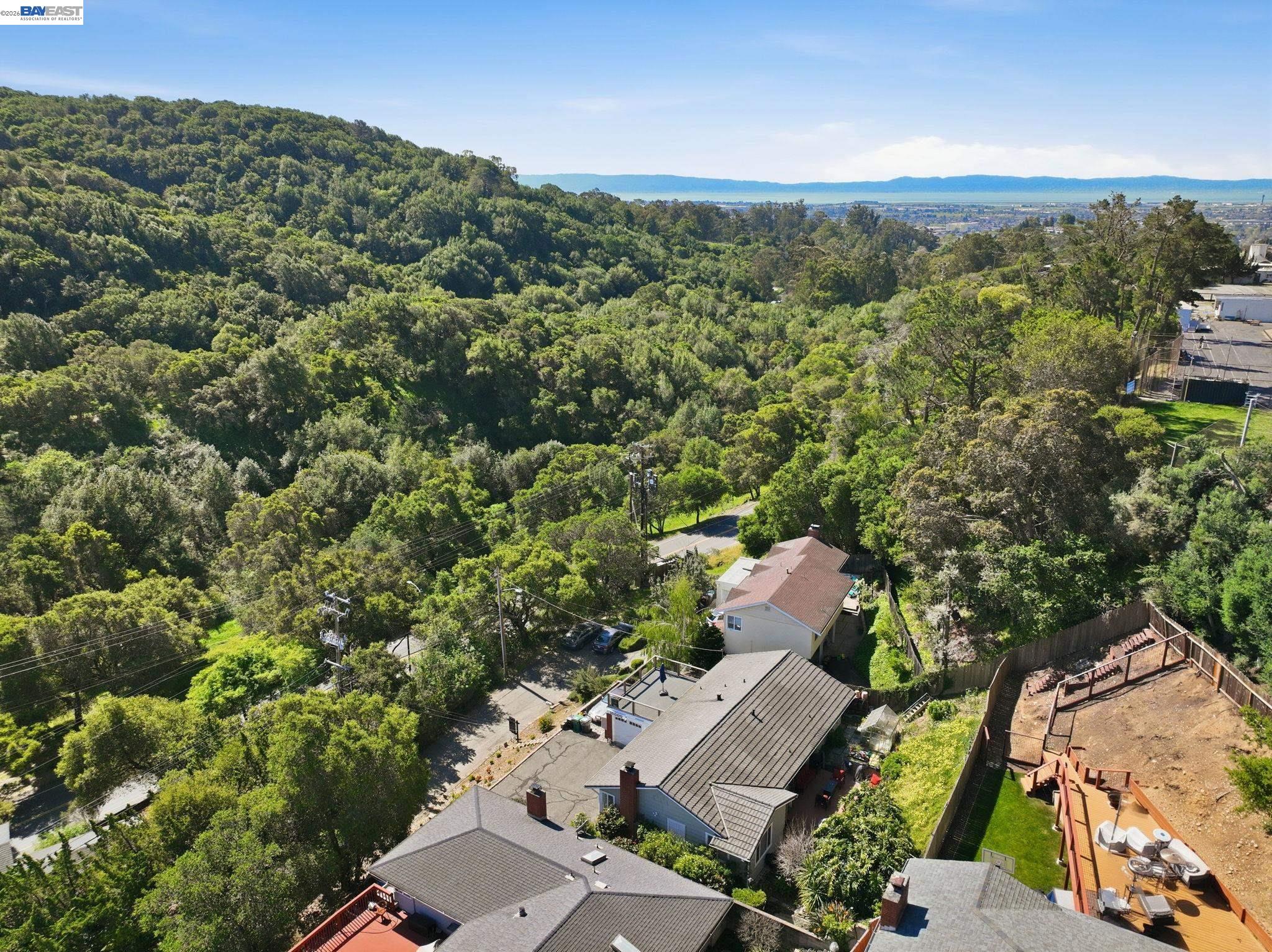 Detail Gallery Image 28 of 32 For 10000 Sigourney Ave, Oakland,  CA 94605 - 3 Beds | 2 Baths