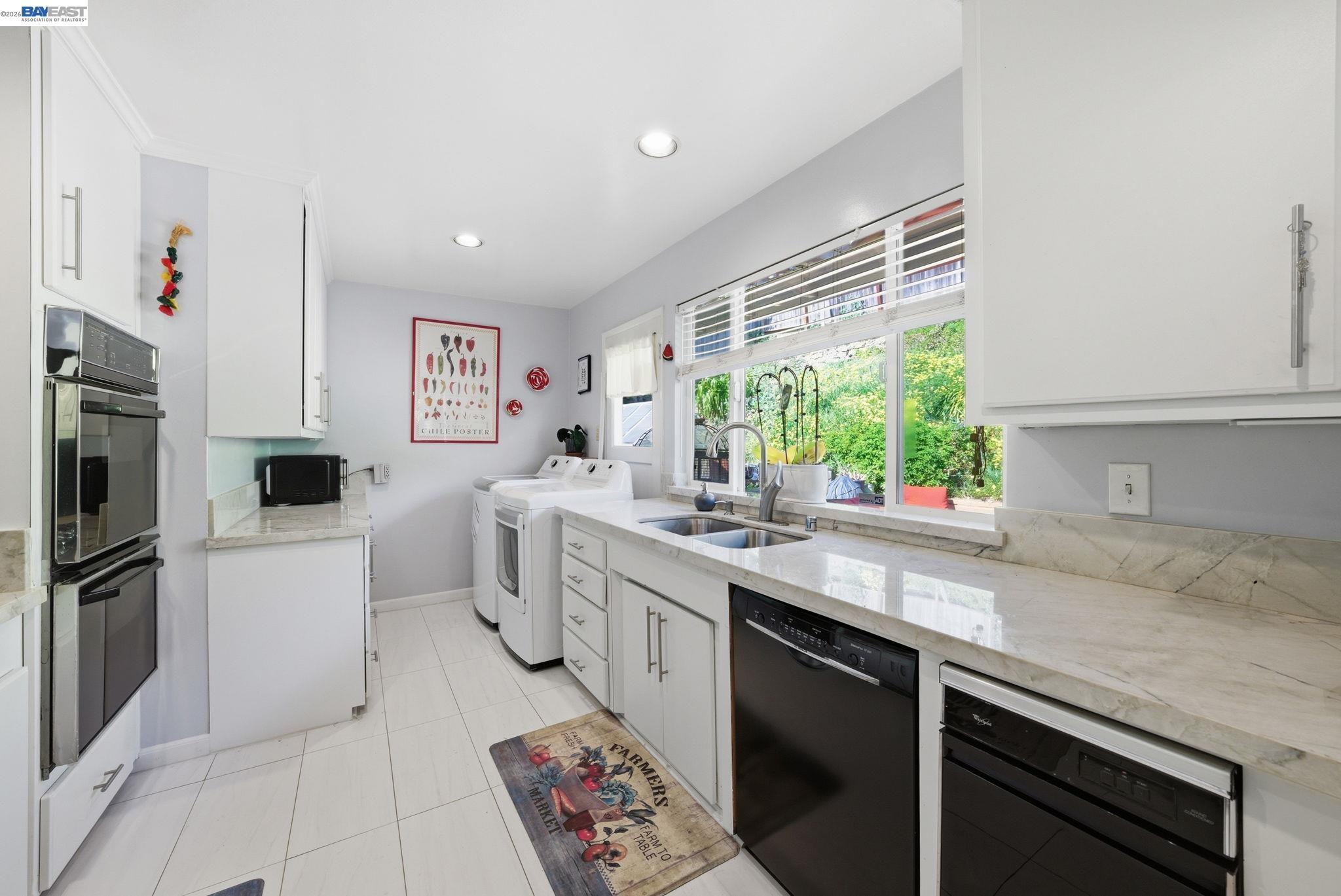 Detail Gallery Image 7 of 32 For 10000 Sigourney Ave, Oakland,  CA 94605 - 3 Beds | 2 Baths