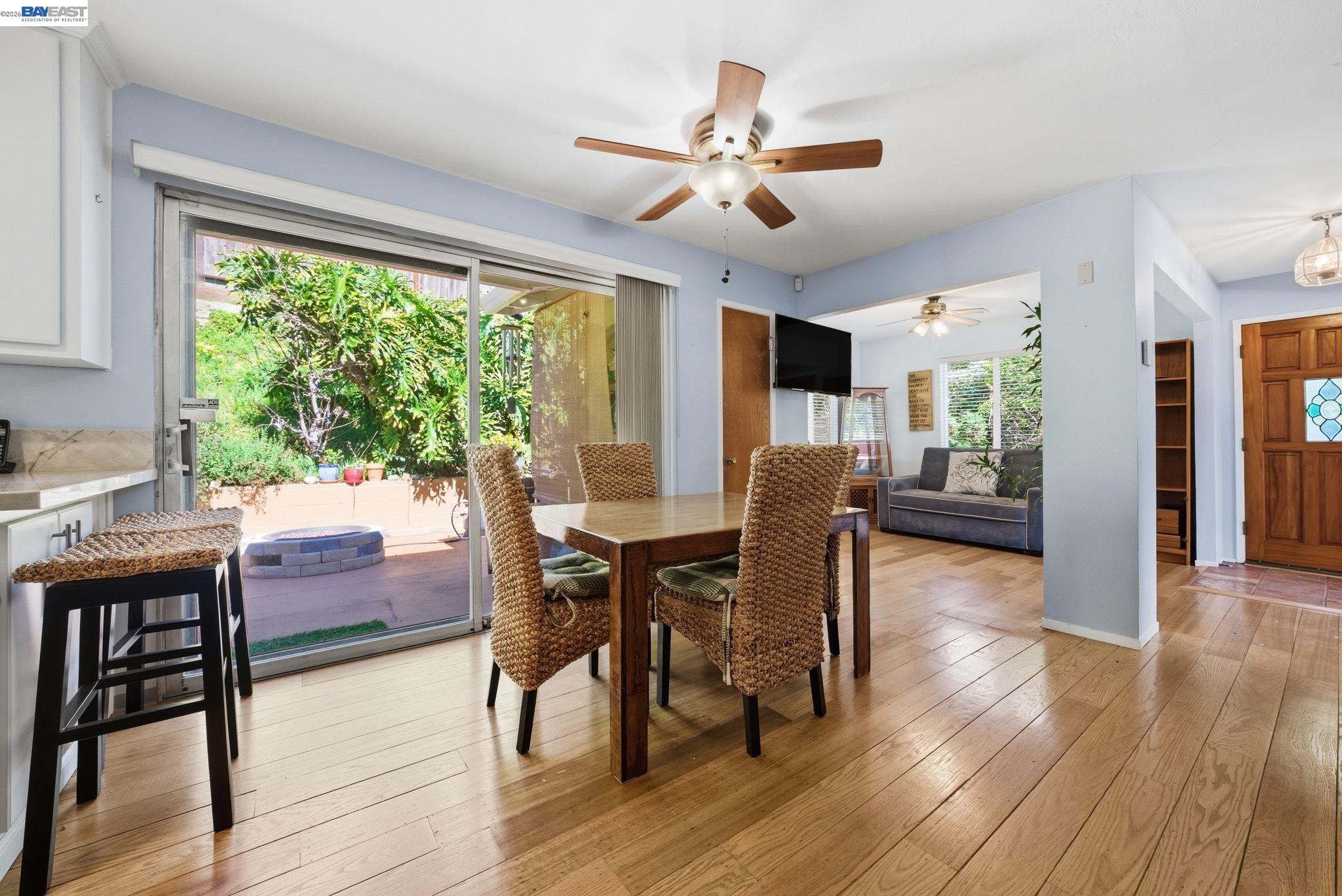 Detail Gallery Image 8 of 32 For 10000 Sigourney Ave, Oakland,  CA 94605 - 3 Beds | 2 Baths