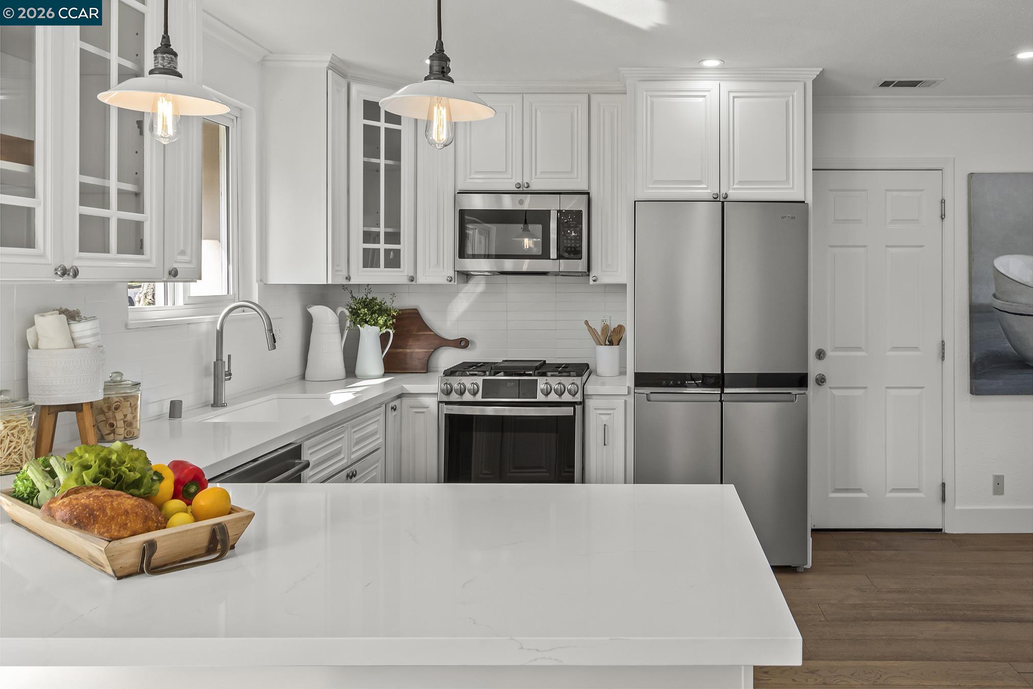 Detail Gallery Image 10 of 51 For 3300 Betty Ln, Lafayette,  CA 94549 - 4 Beds | 2 Baths