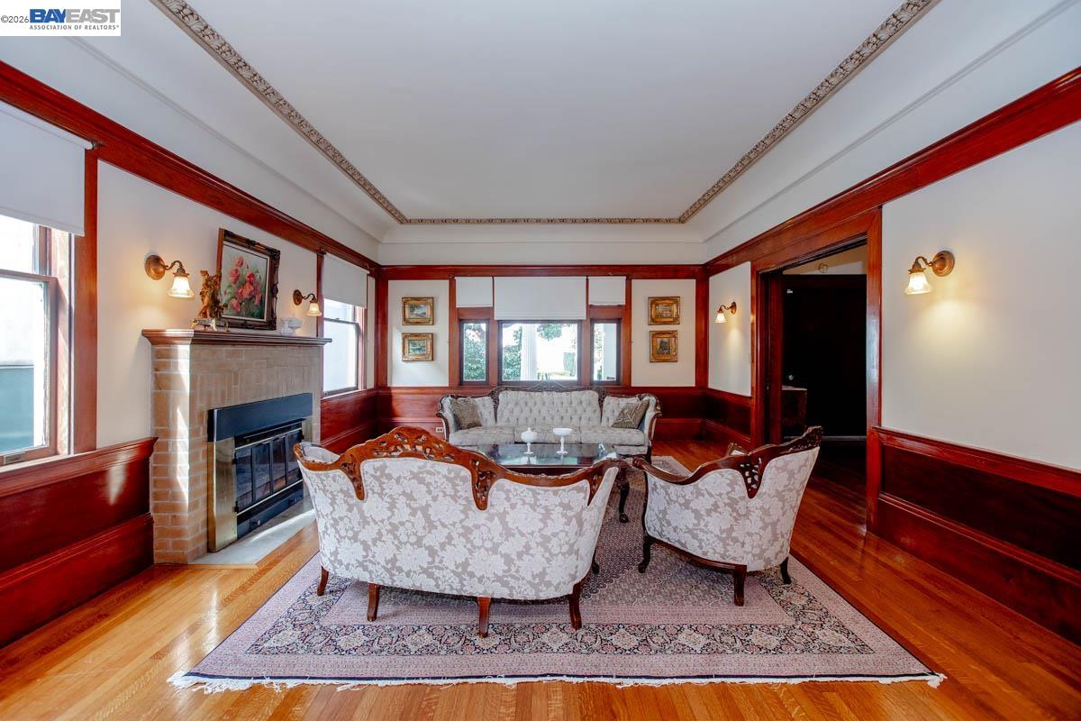 Detail Gallery Image 11 of 40 For 2056 Santa Clara Ave, Alameda,  CA 94501 - 5 Beds | 2 Baths