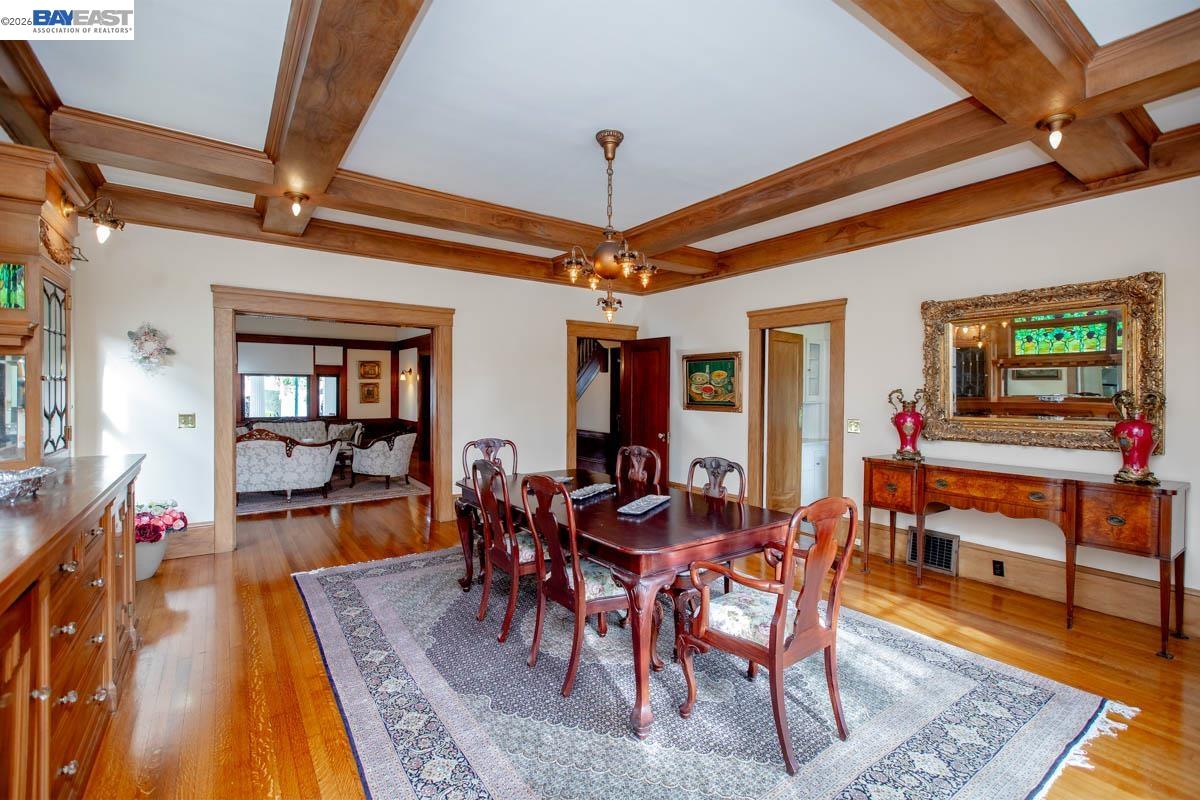 Detail Gallery Image 14 of 40 For 2056 Santa Clara Ave, Alameda,  CA 94501 - 5 Beds | 2 Baths