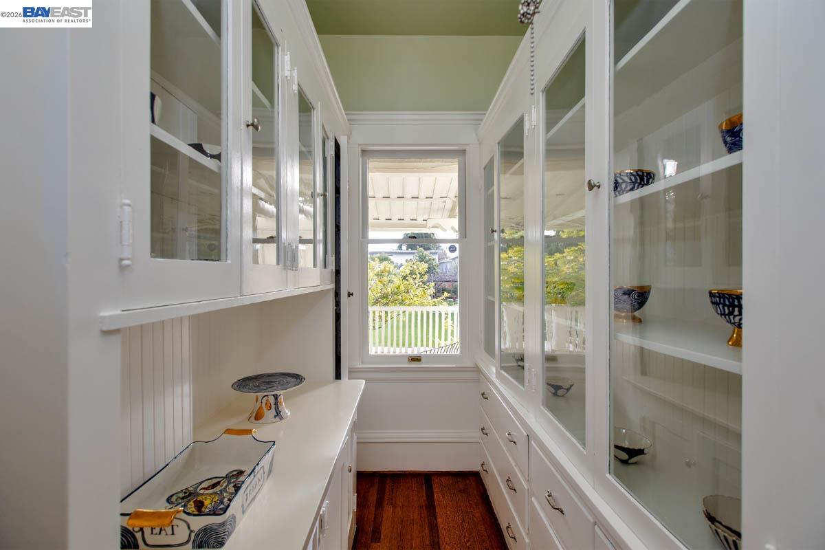 Detail Gallery Image 16 of 40 For 2056 Santa Clara Ave, Alameda,  CA 94501 - 5 Beds | 2 Baths